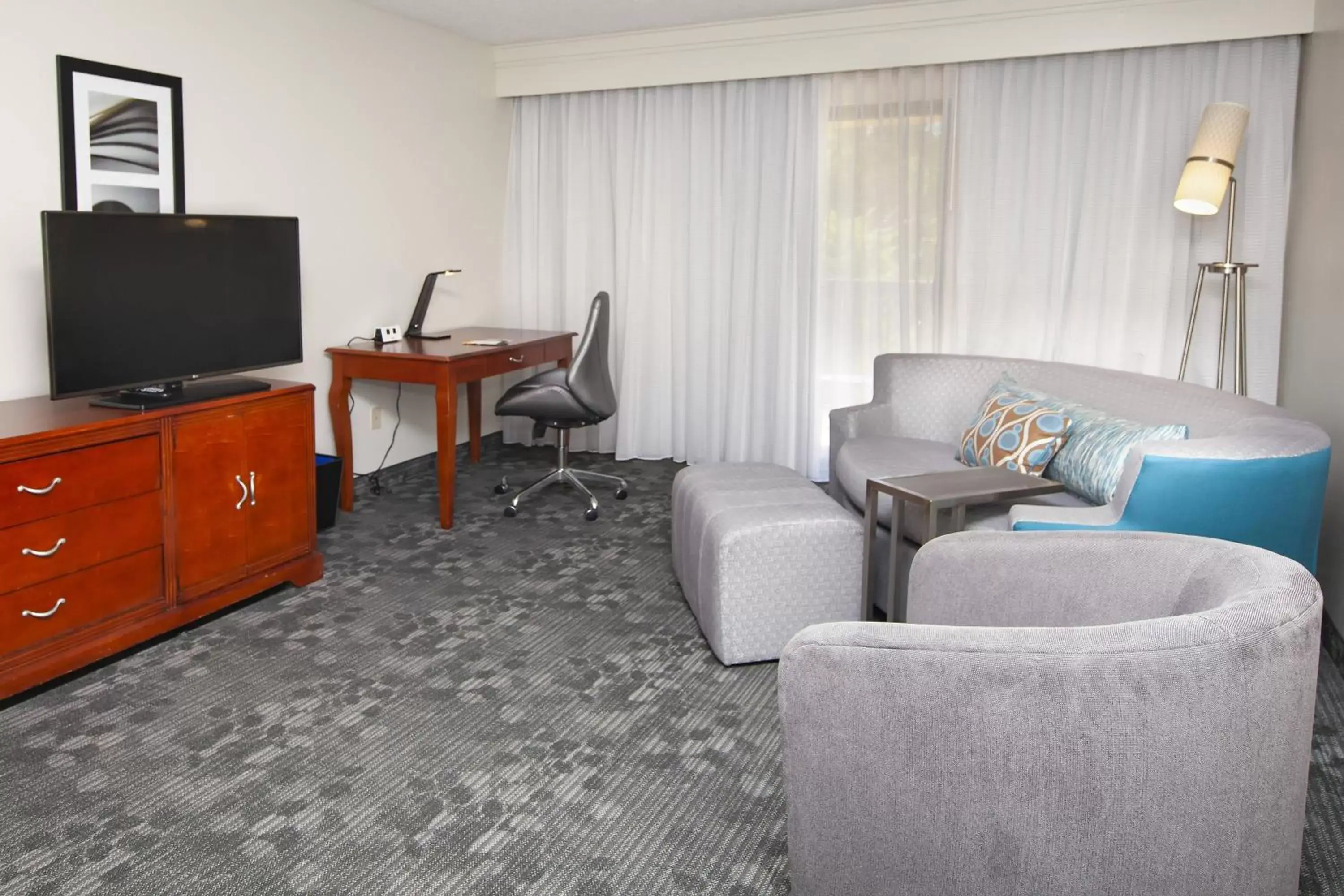 Living room, Seating Area in Courtyard by Marriott Valdosta