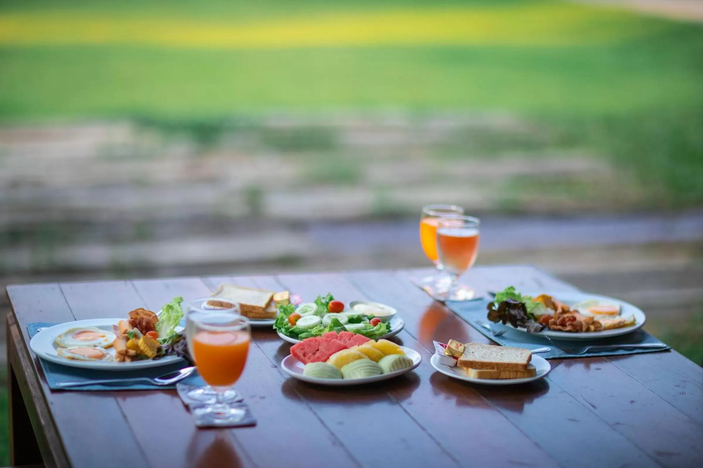 Food and drinks in Maikaew Damnoen Resort