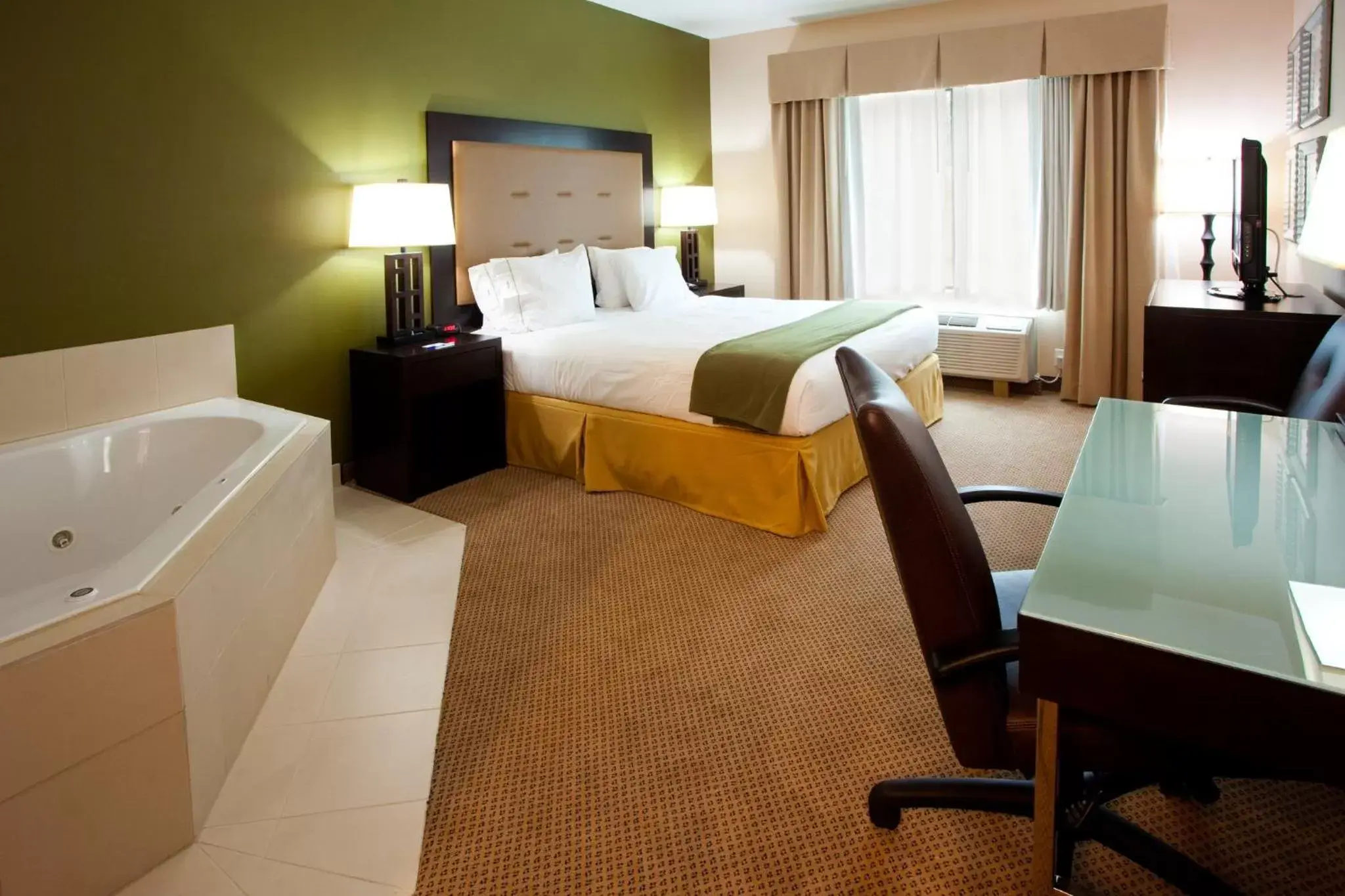 Photo of the whole room, Bed in Holiday Inn Express Hotel & Suites Jacksonville - Mayport / Beach, an IHG Hotel