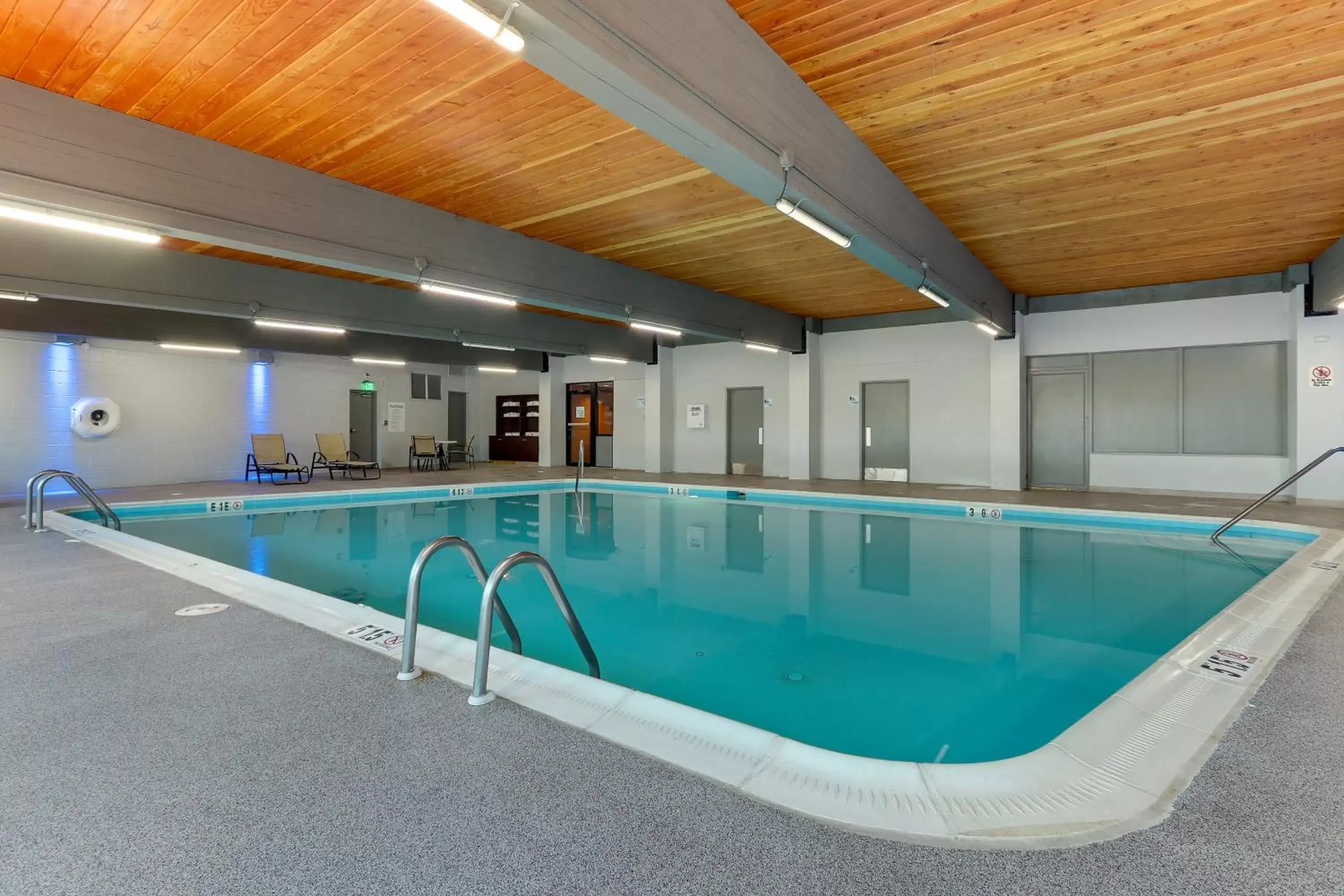 Swimming Pool in Holiday Inn Express Aberdeen-Chesapeake House, an IHG Hotel