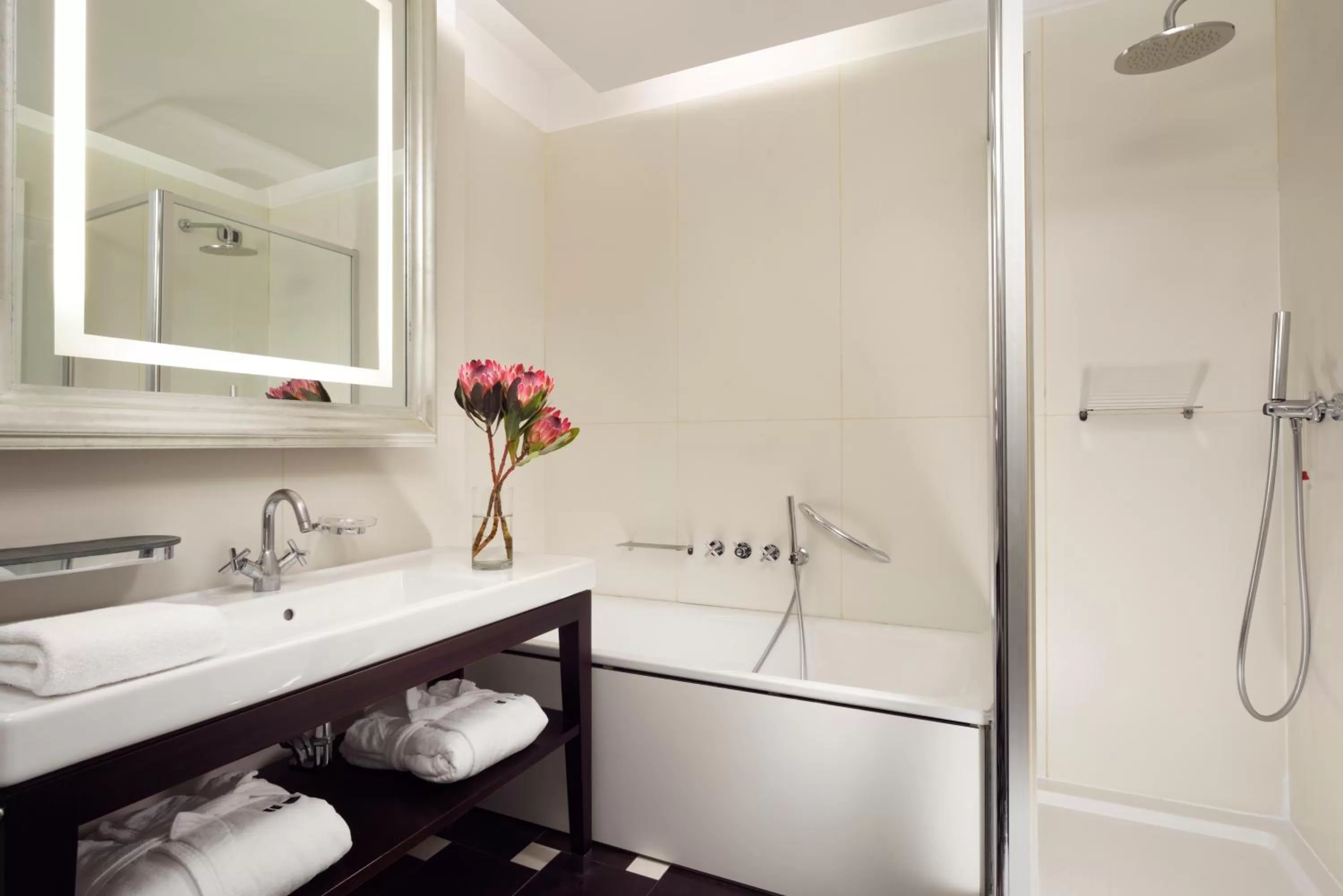 Bathroom in UNA Hotels Cusani Milano