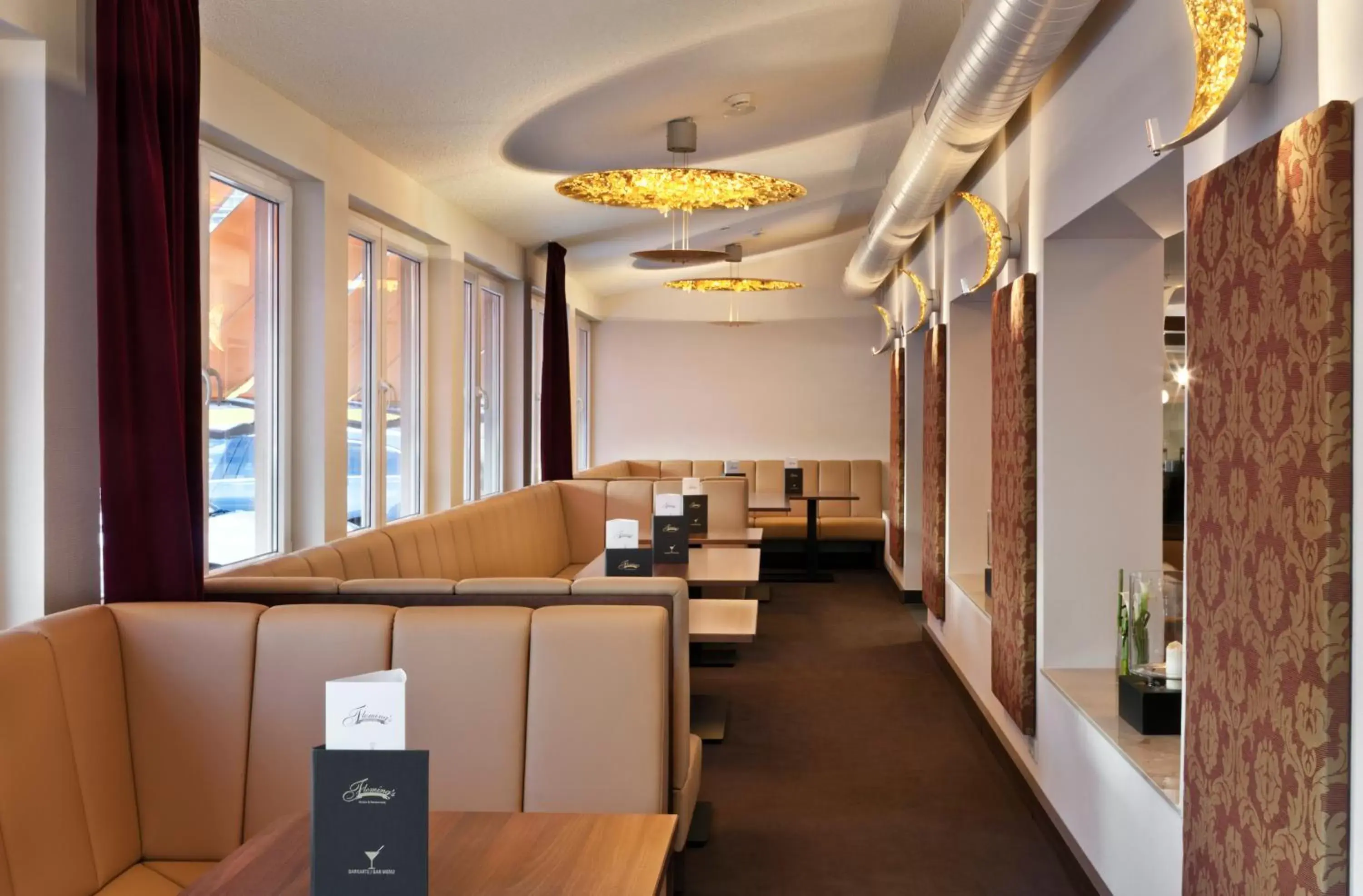 Lounge or bar in Flemings Hotel Frankfurt Main-Riverside