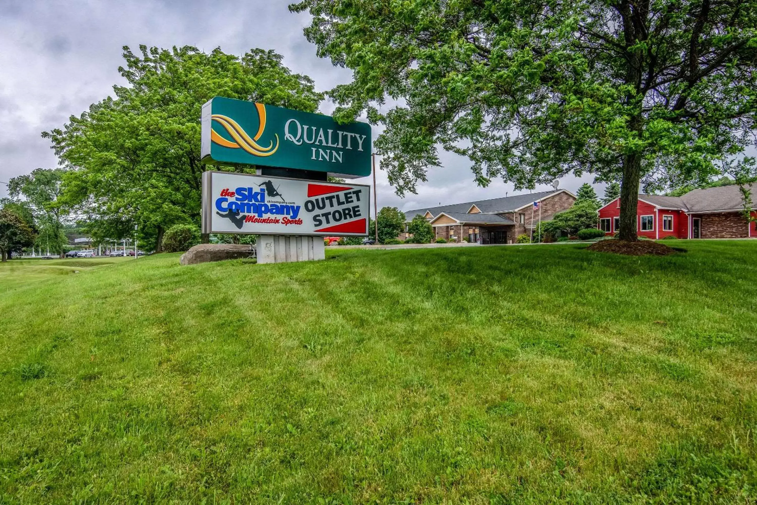 Property Building in Quality Inn Tully I-81