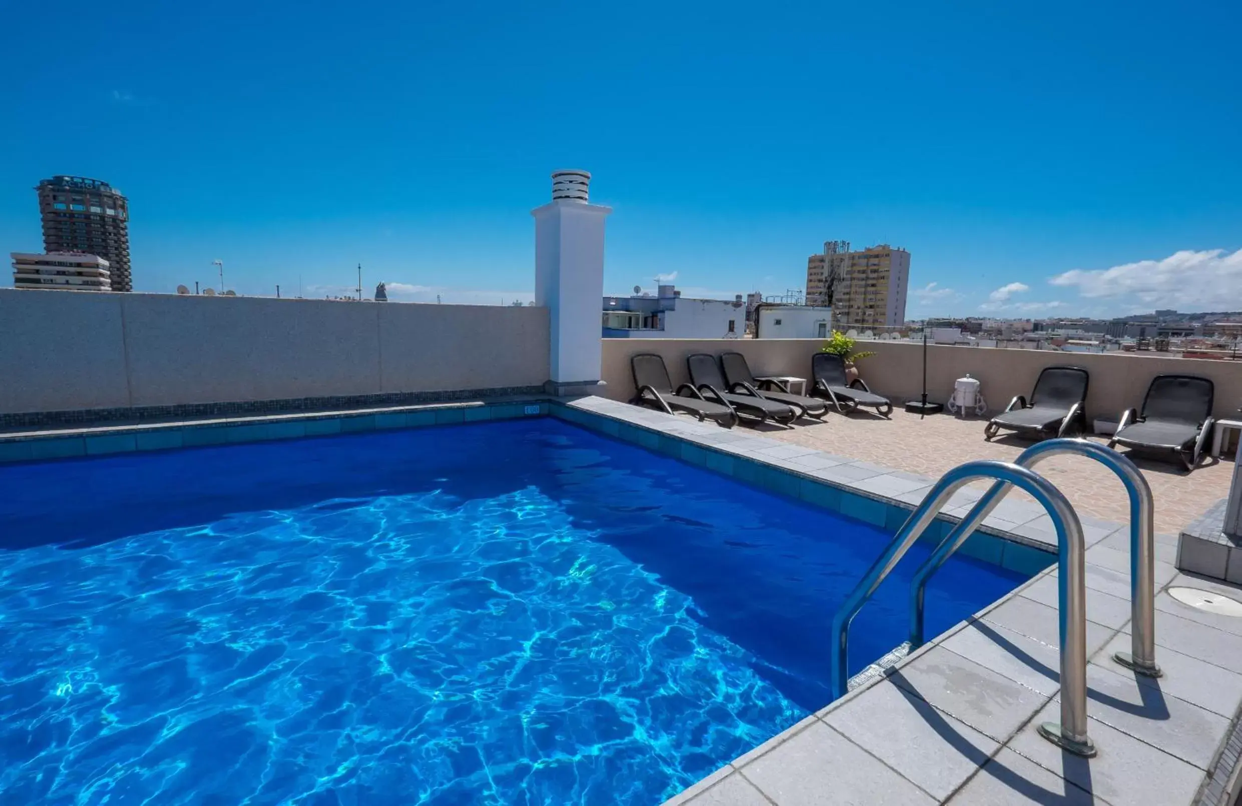 Swimming pool in Hotel Concorde Swimming pool in Hotel Concorde