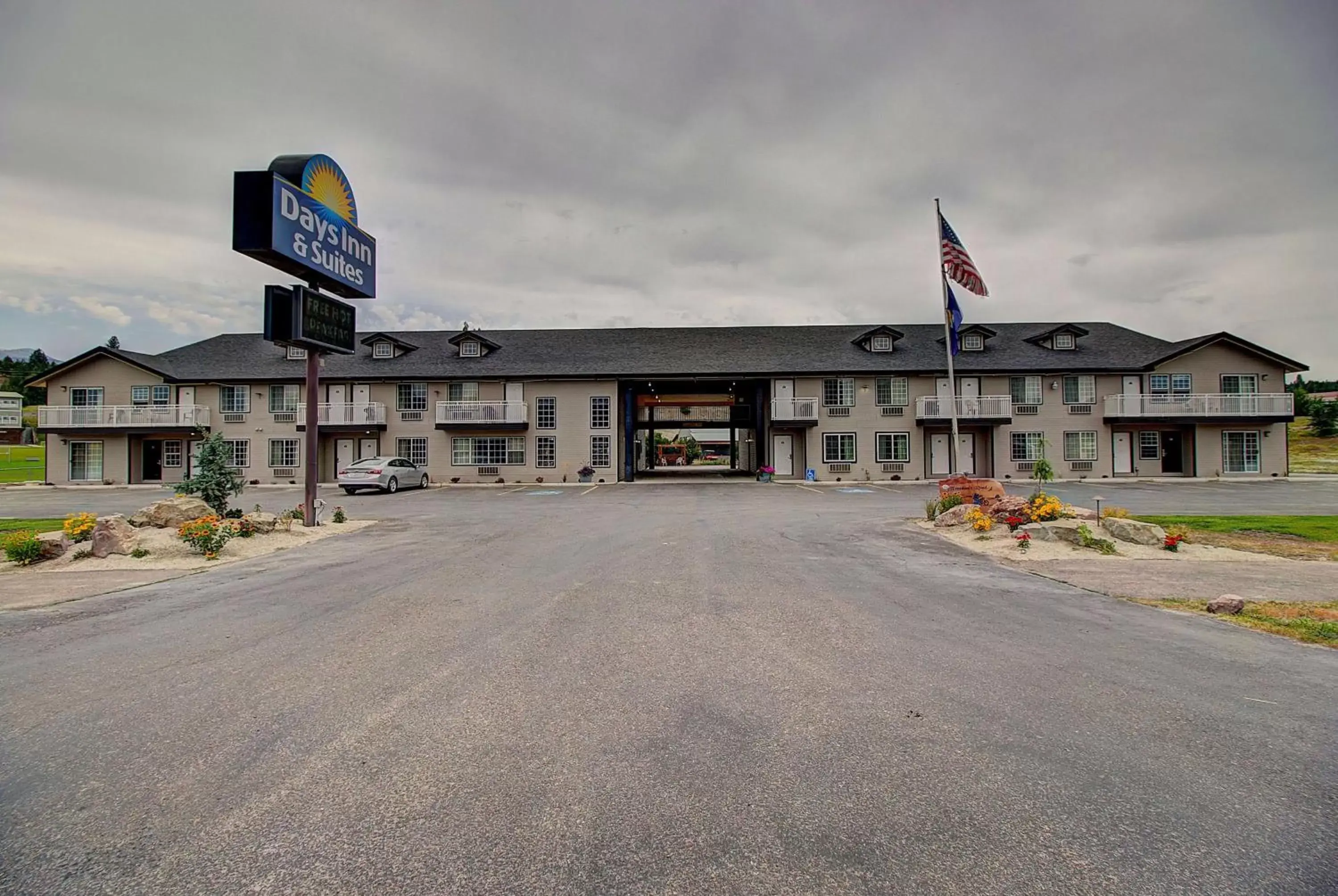Property Building in Days Inn & Suites by Wyndham Lolo