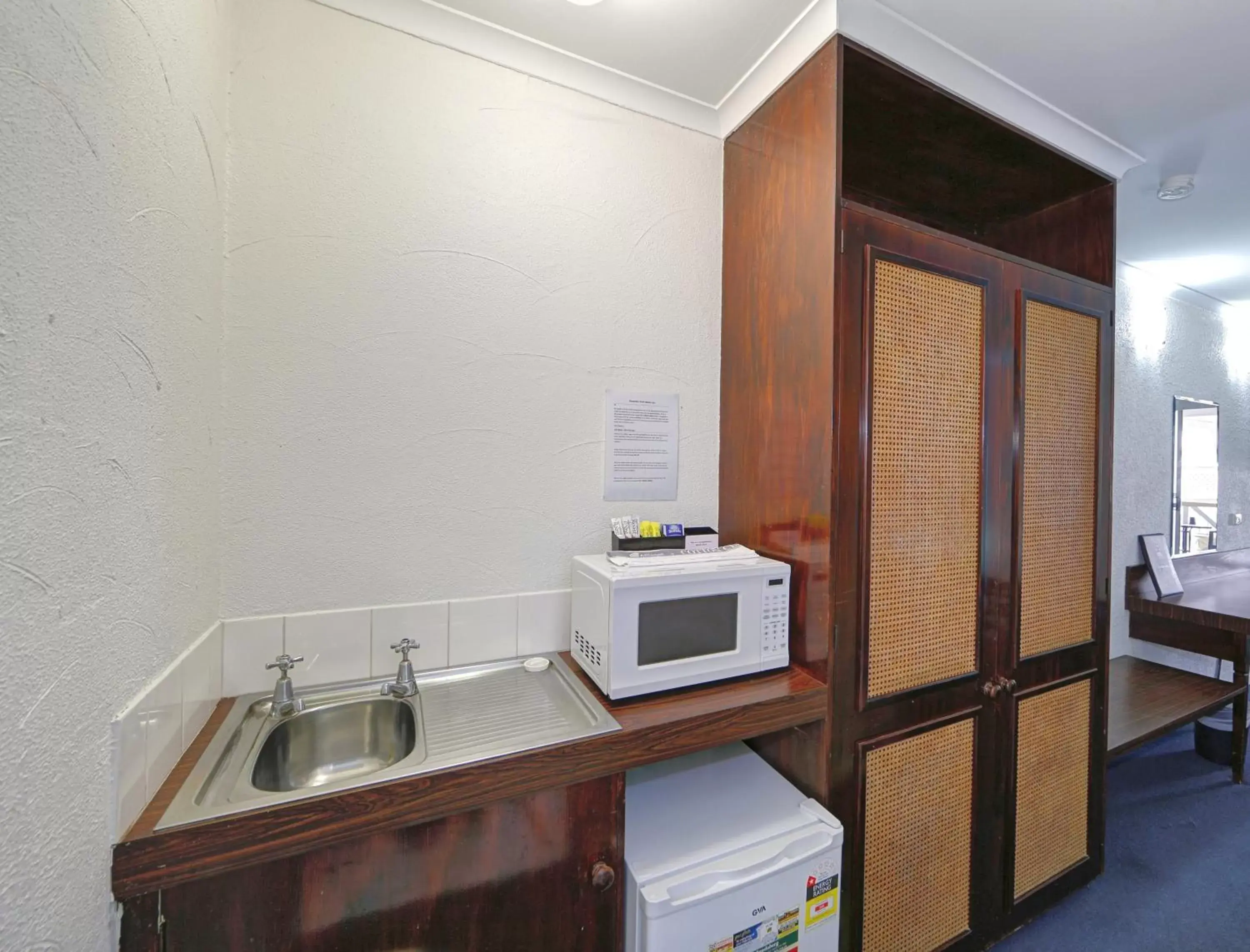 Coffee/tea facilities, Kitchen/Kitchenette in Alexandra Park Motor Inn