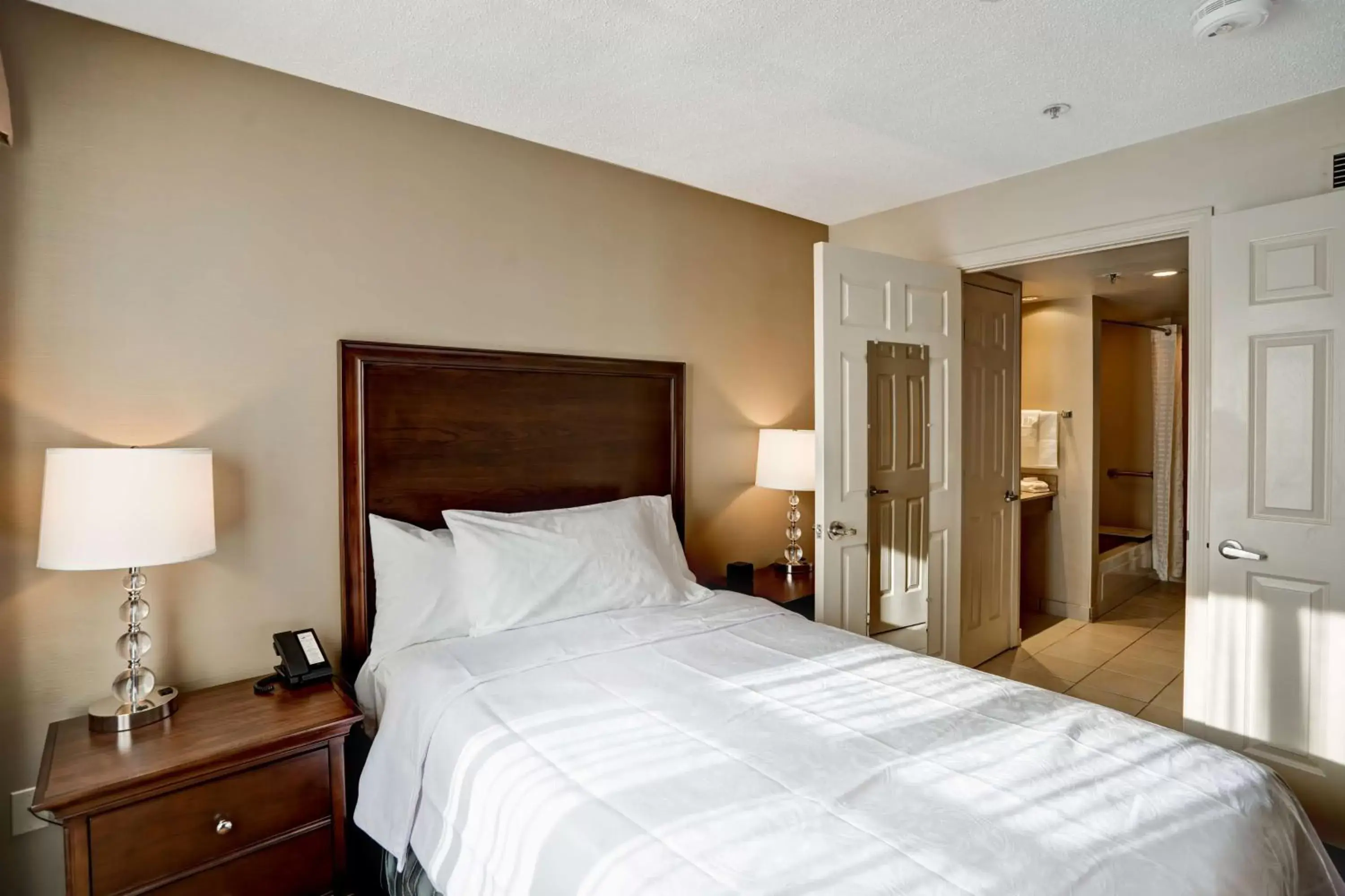Bed in Homewood Suites Hartford/Windsor Locks
