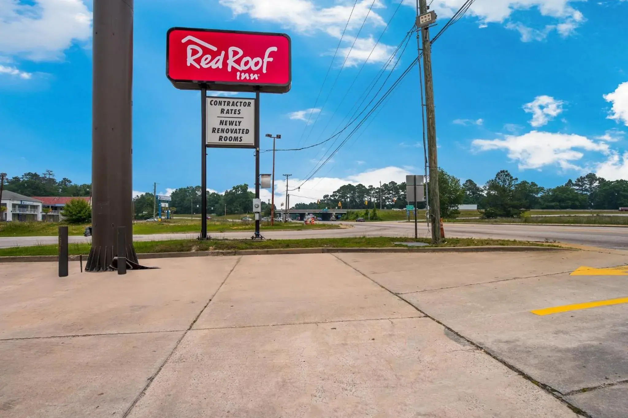 Property building in Red Roof Inn Columbia, SC Airport