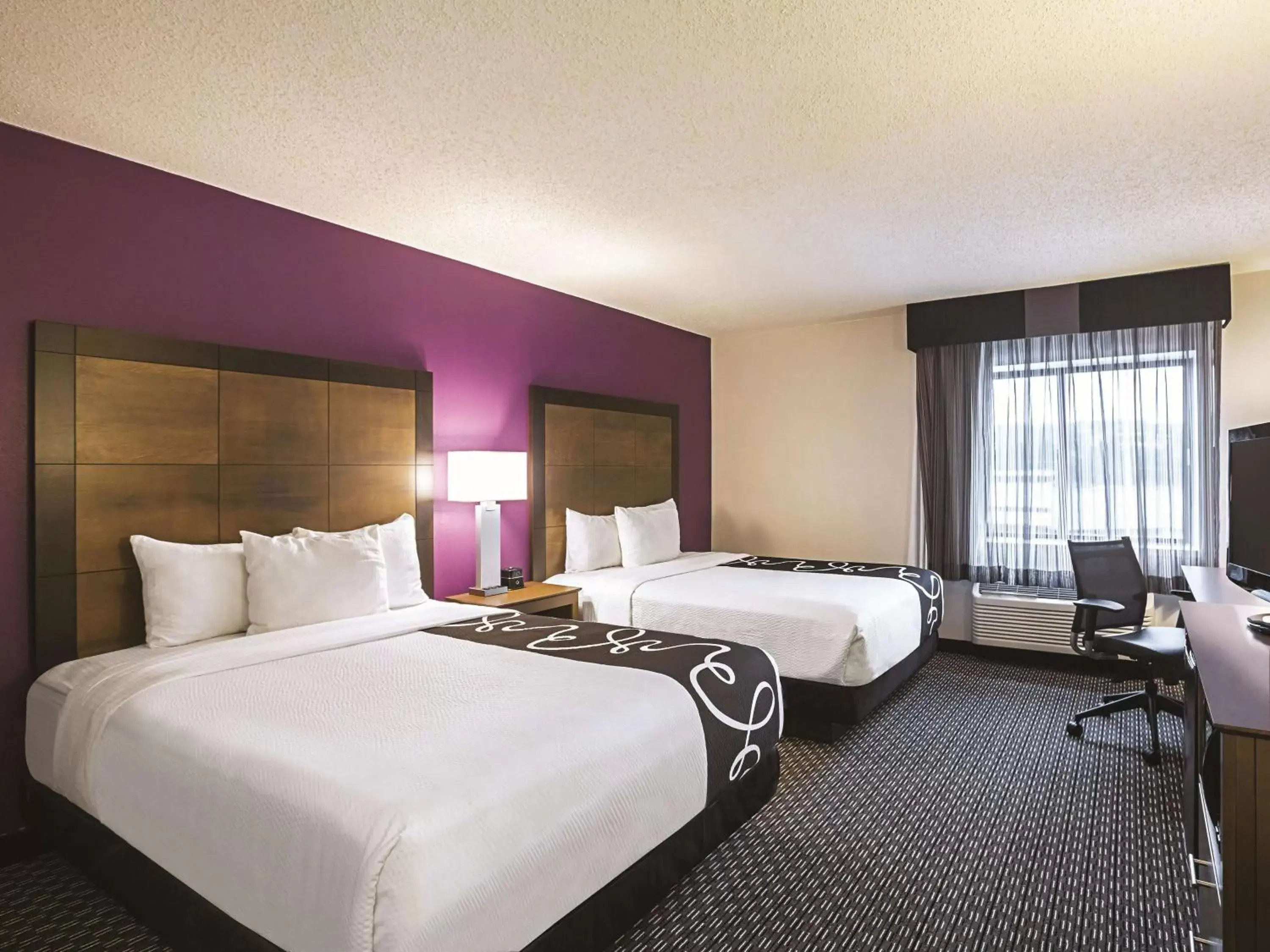 Photo of the whole room, Bed in La Quinta by Wyndham Atlanta Midtown - Buckhead