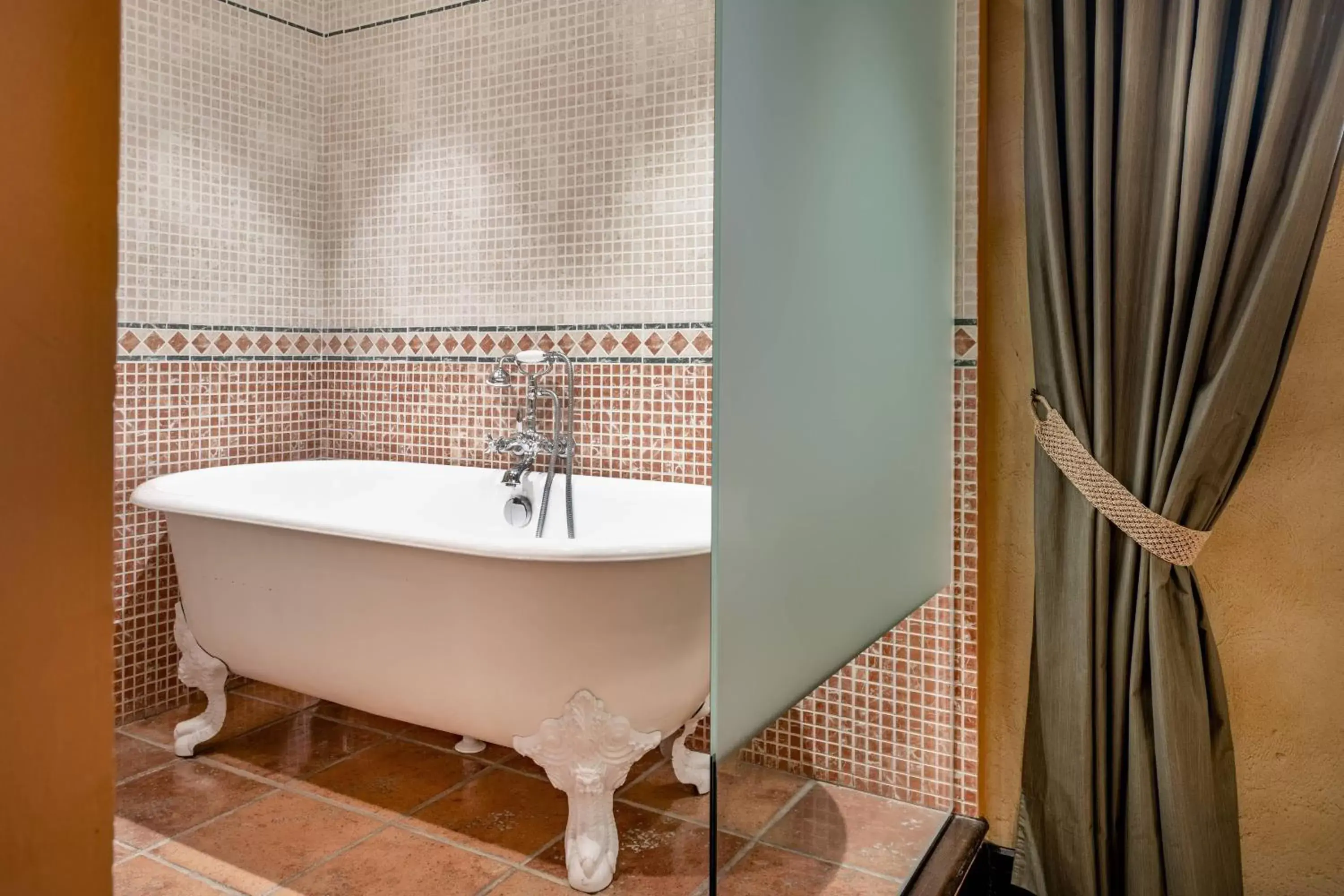 Photo of the whole room, Bathroom in Hotel Palacio de Santa Paula, Autograph Collection