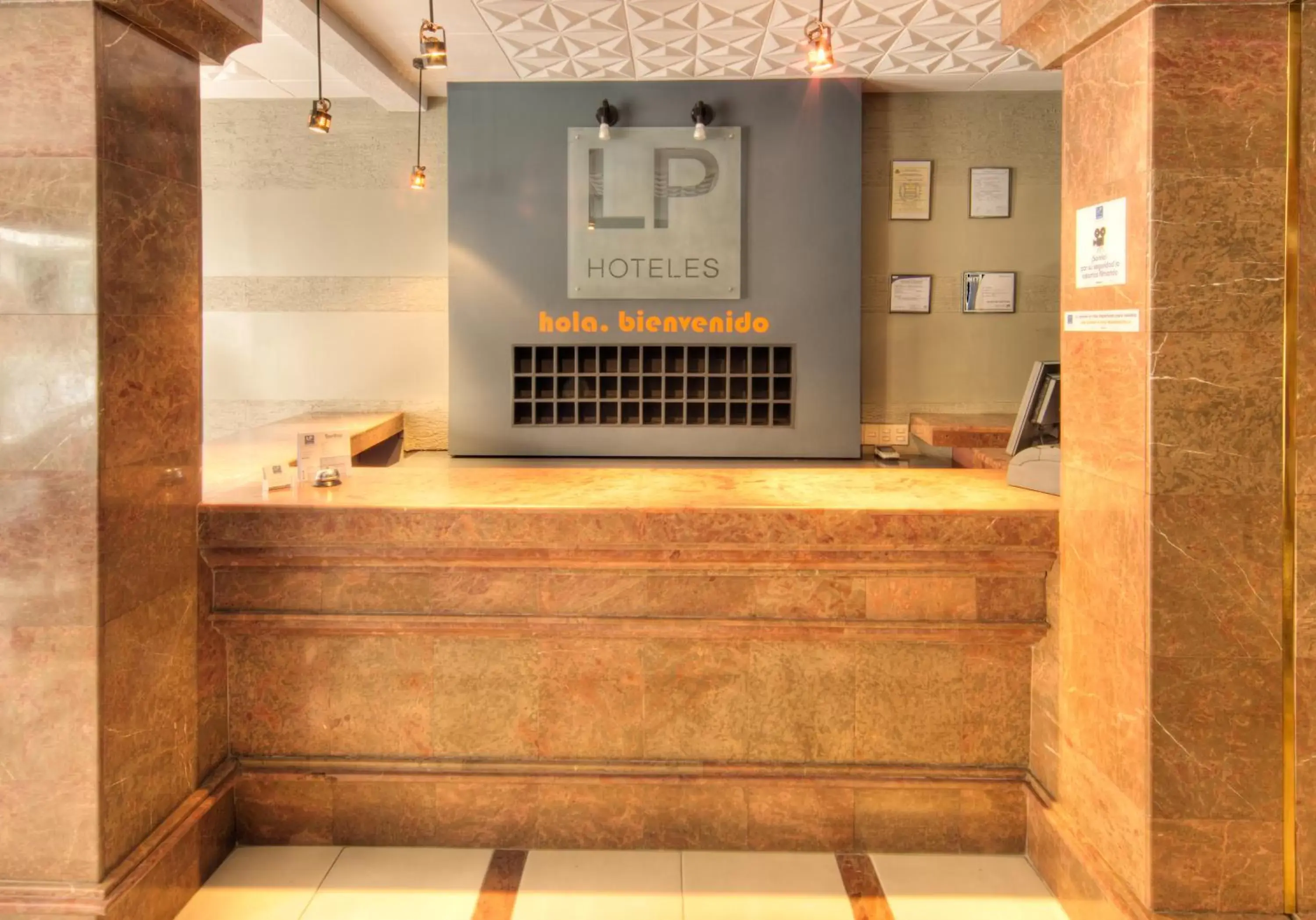 Facade/entrance, Lobby/Reception in Hotel LP Columbus