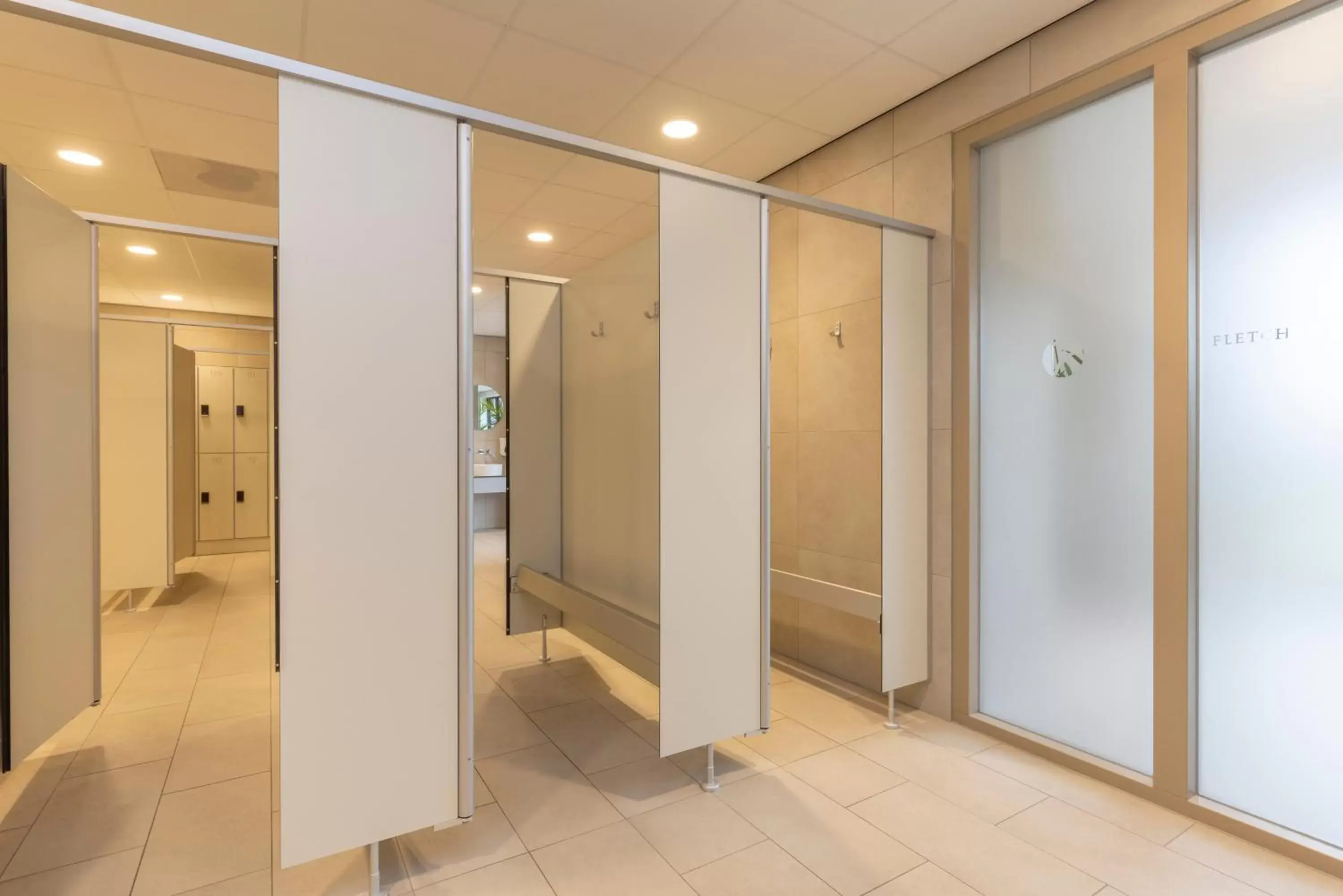 Shower in Fletcher Familiehotel De Hunzebergen