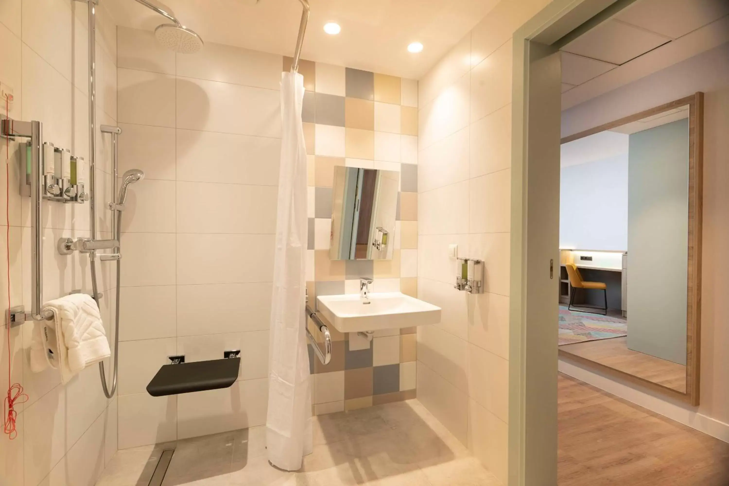 Bathroom in Hampton By Hilton Bialystok