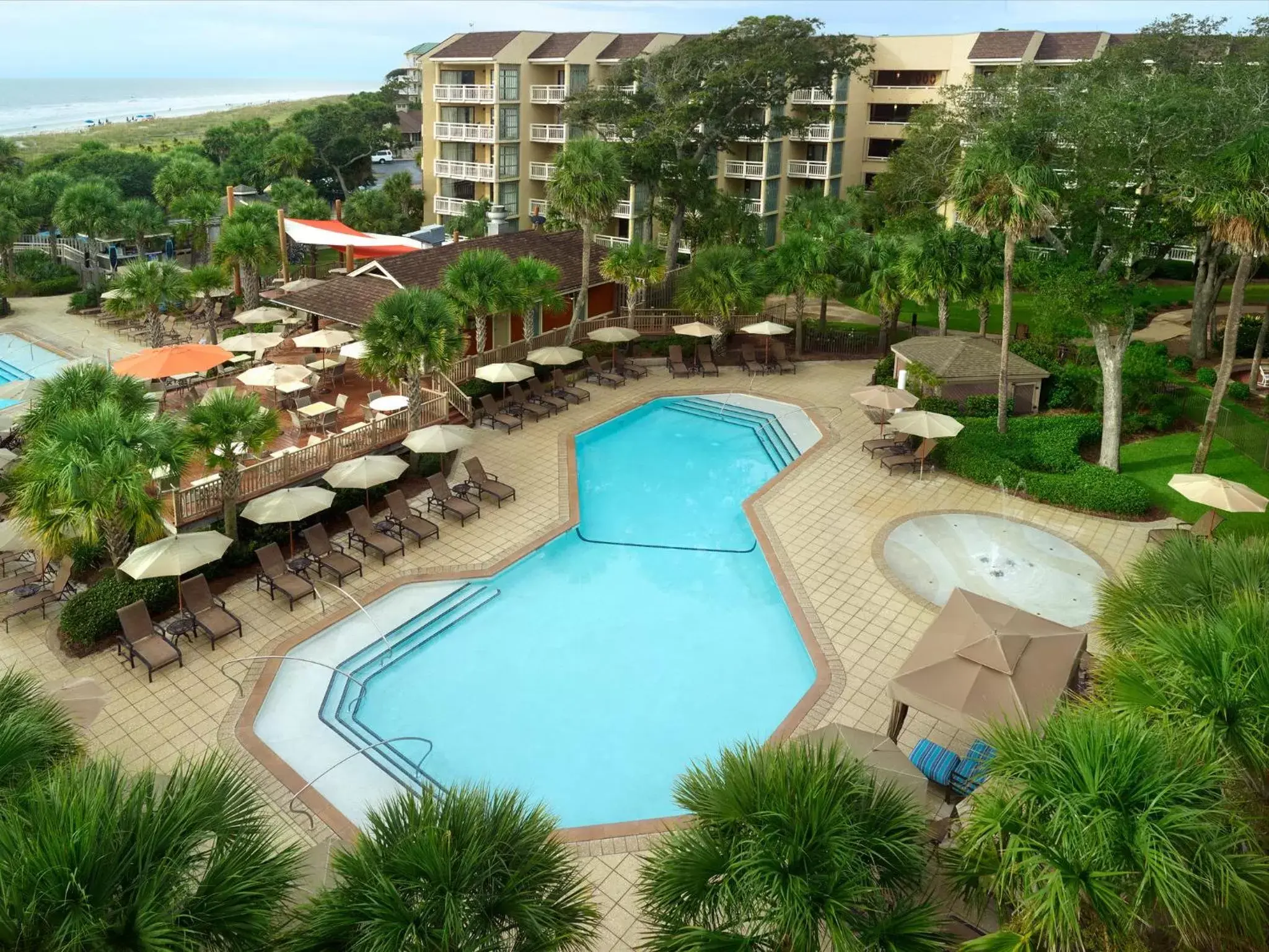 Lounge or bar, Pool View in Omni Hilton Head Oceanfront Resort