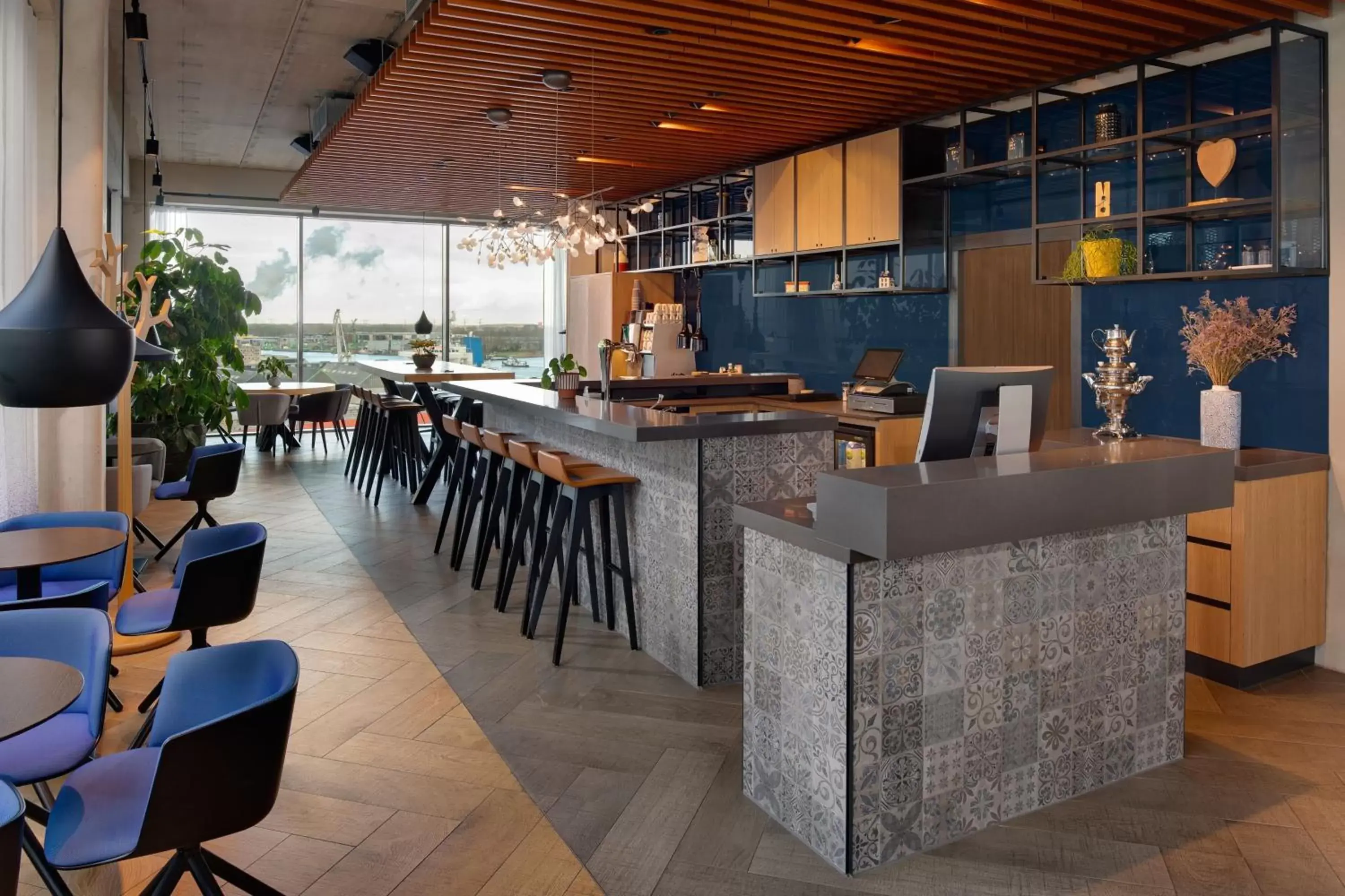 Lounge or bar in Residence Inn by Marriott Amsterdam Houthavens