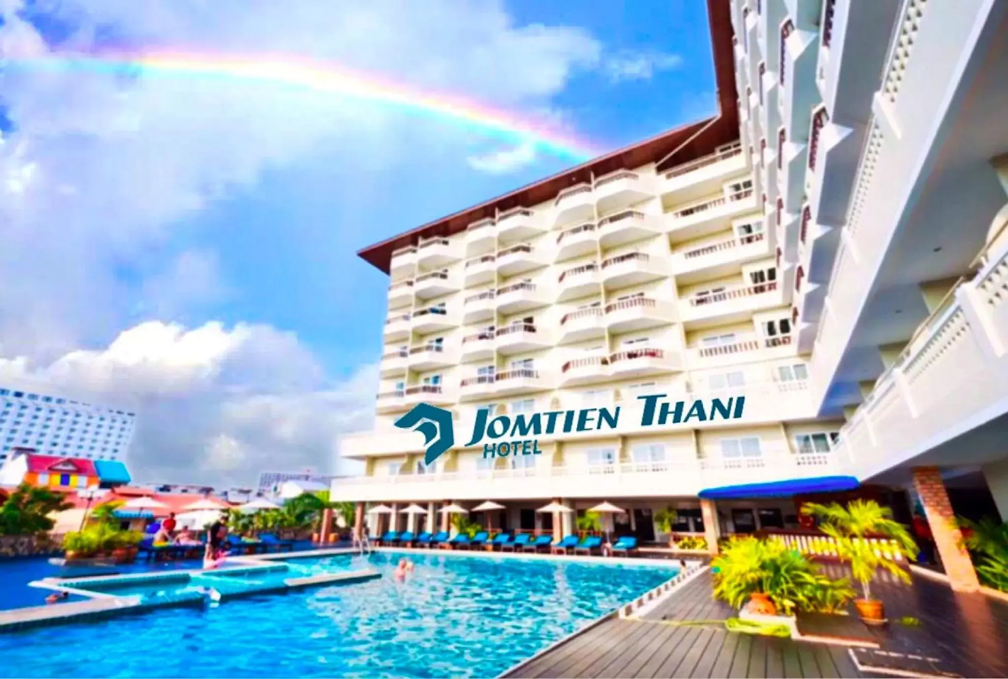Property building, Swimming Pool in Jomtien Thani Hotel