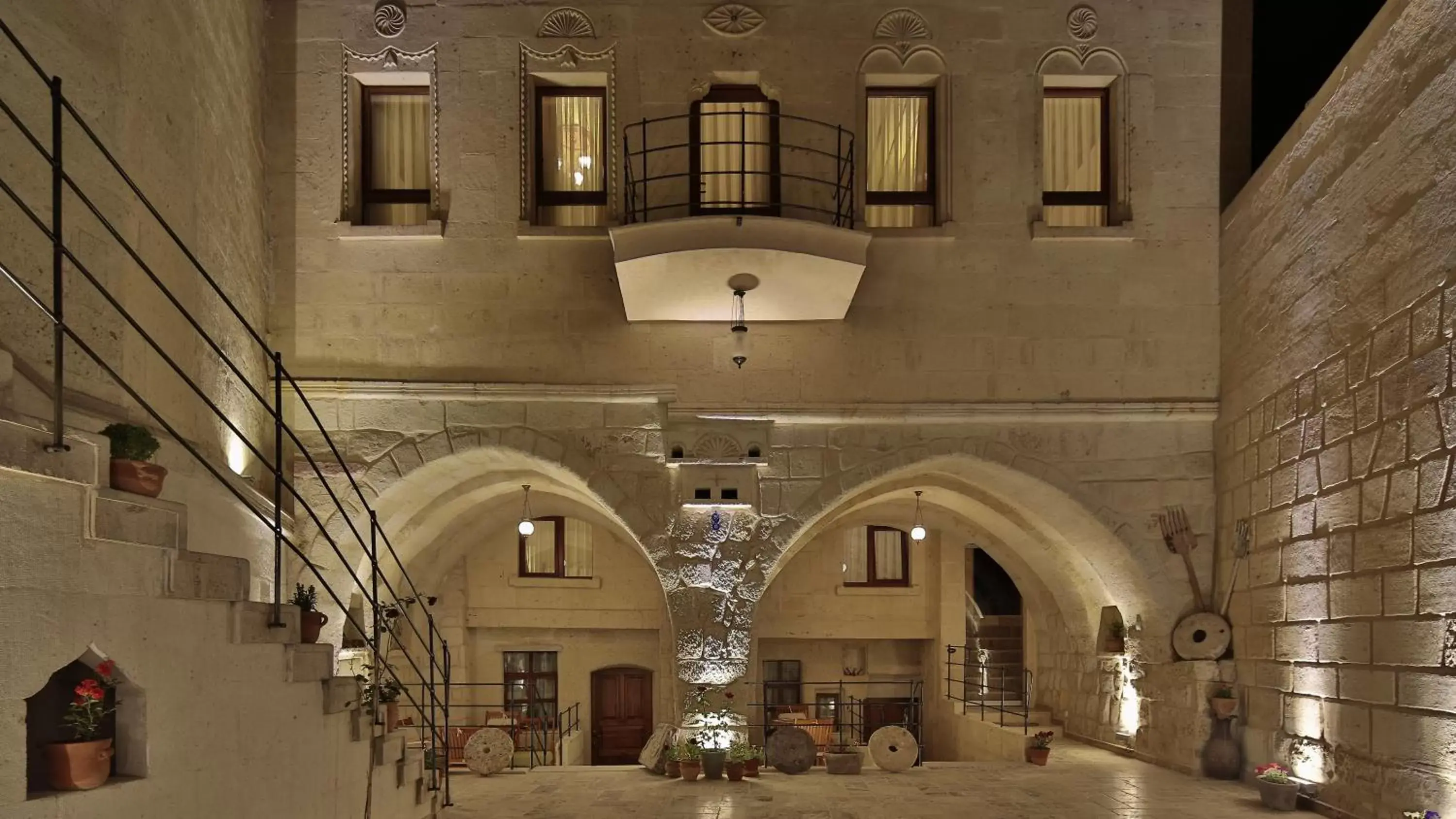 Facade/entrance in Osmanbey Cave House