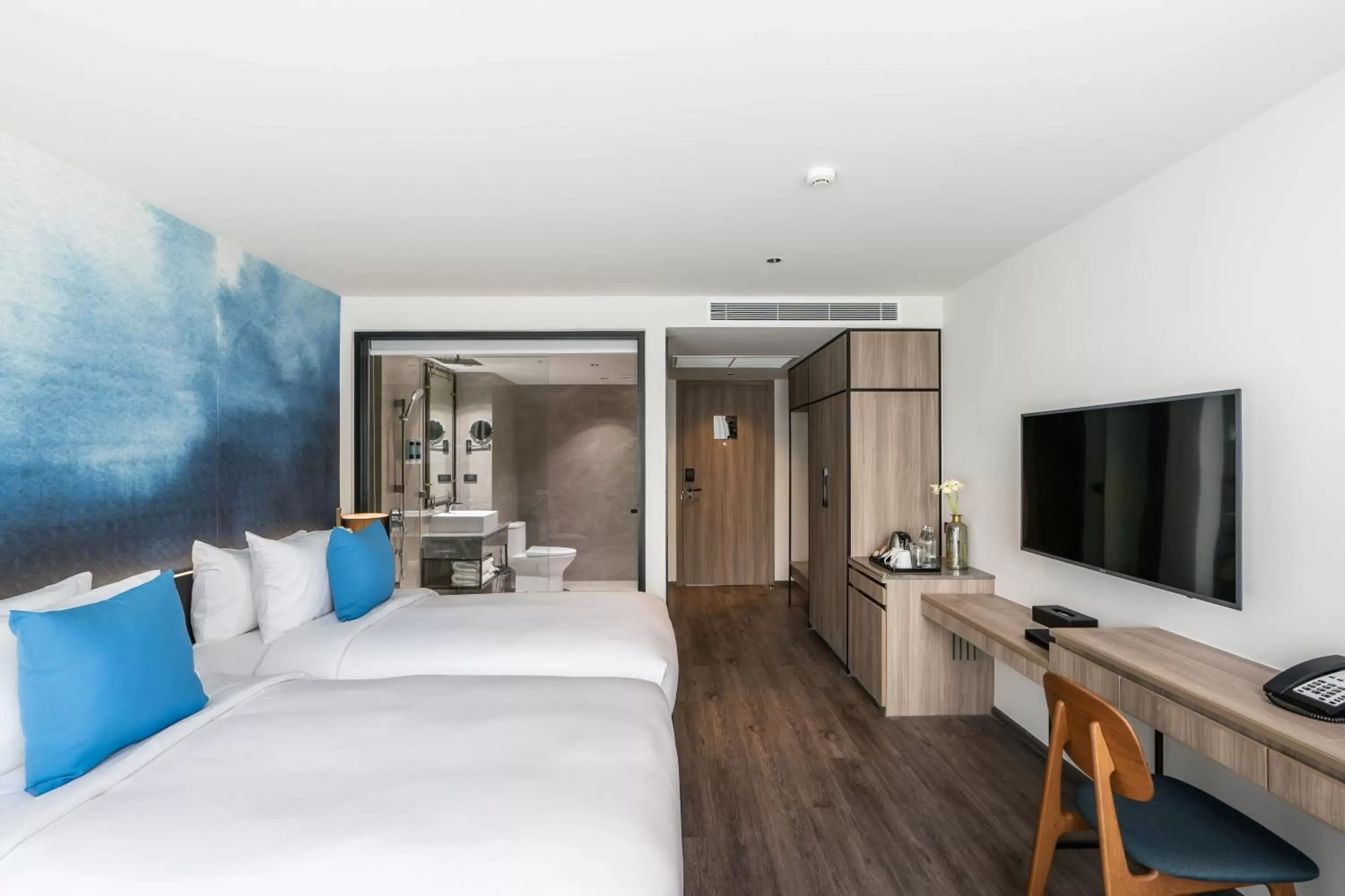 Bedroom, TV/Entertainment Center in Best Western Plus Nexen Pattaya