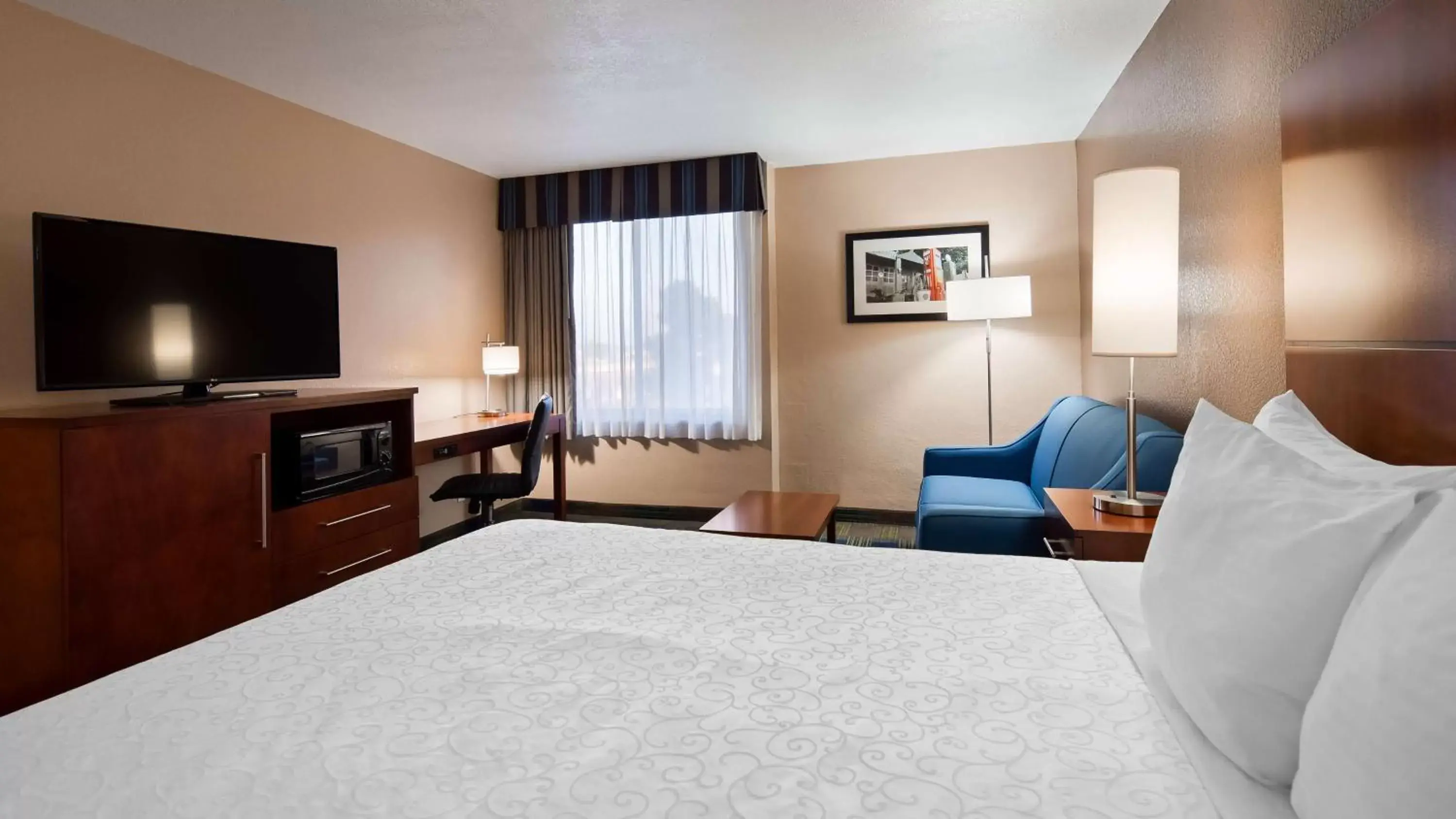 Photo of the whole room, Bed in Best Western Plus Heritage Inn Ontario Rancho Cucamonga