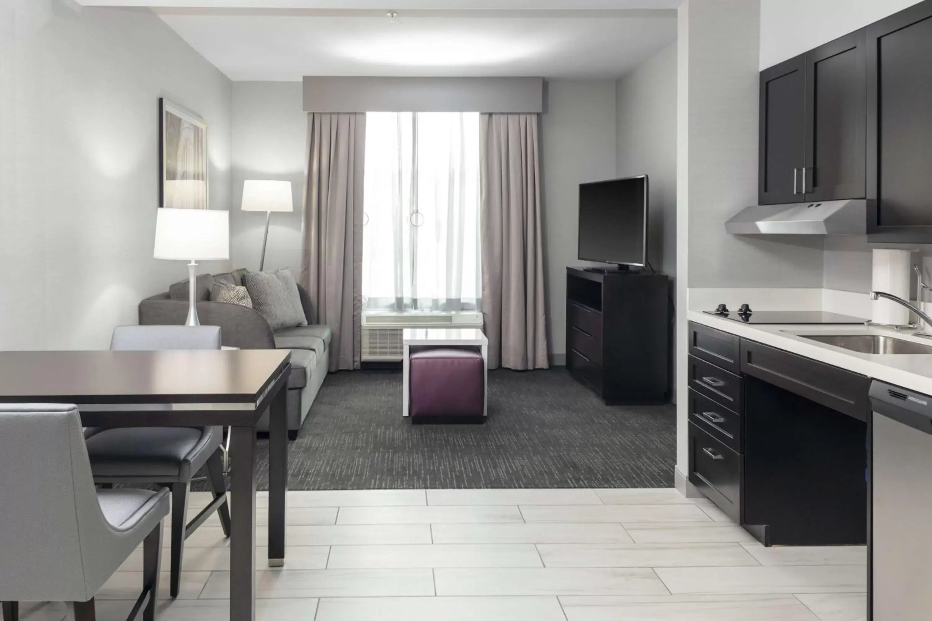 Bedroom, Kitchen/Kitchenette in Homewood Suites By Hilton Largo Washington Dc