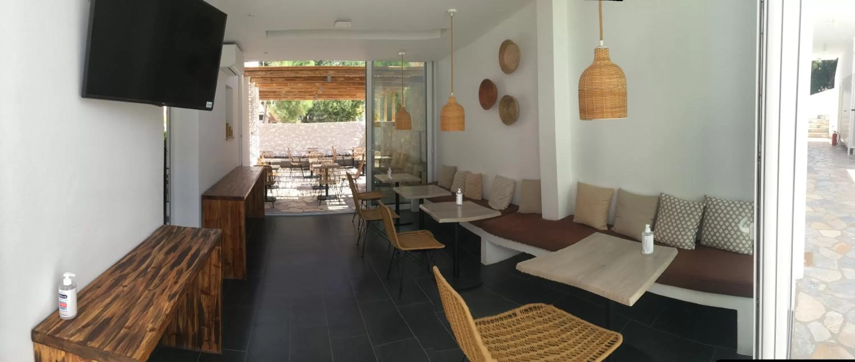 Restaurant/places to eat in AELLIA HOTEL & SUITES LEROS