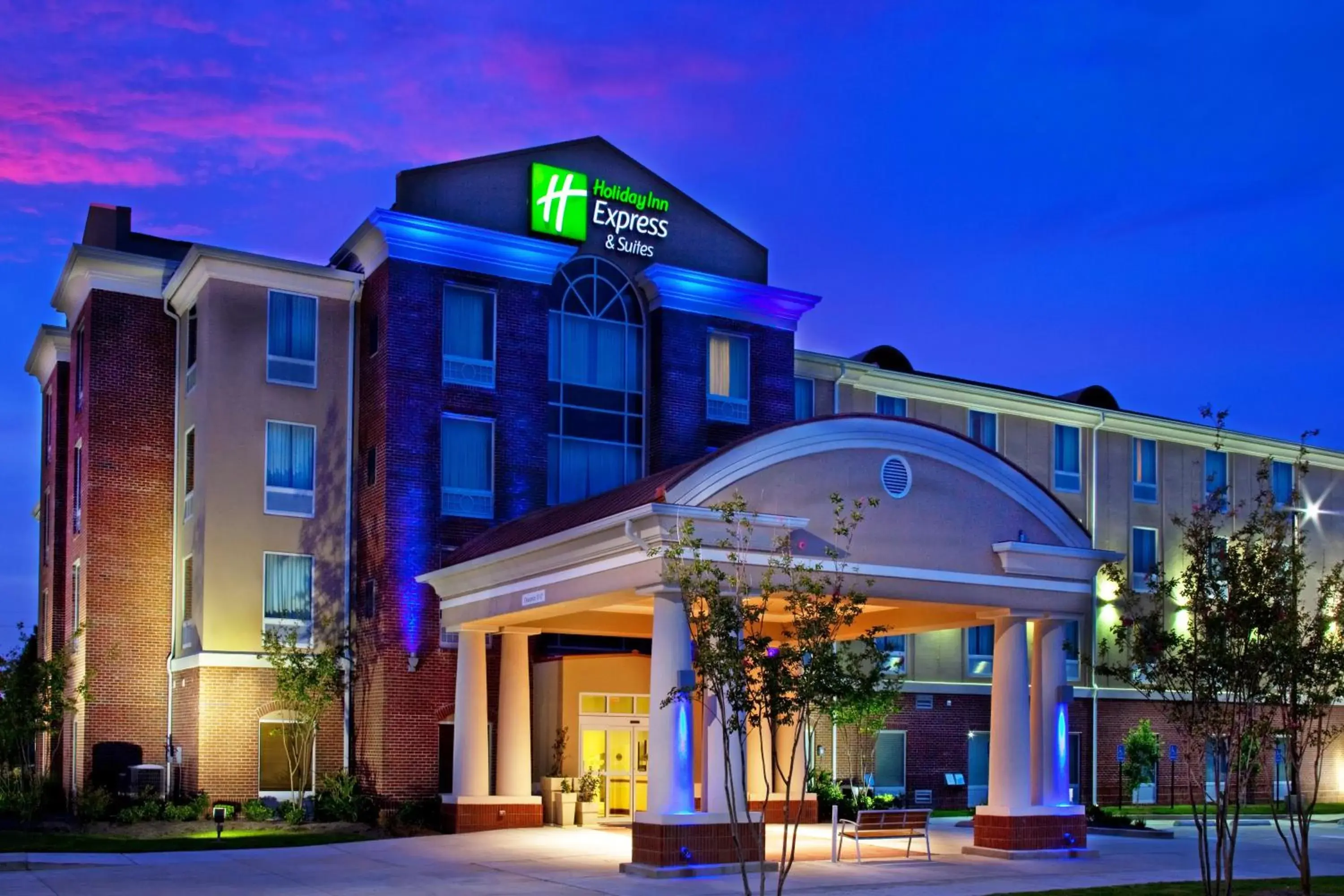 Property Building in Holiday Inn Express & Suites Baton Rouge East, an IHG Hotel