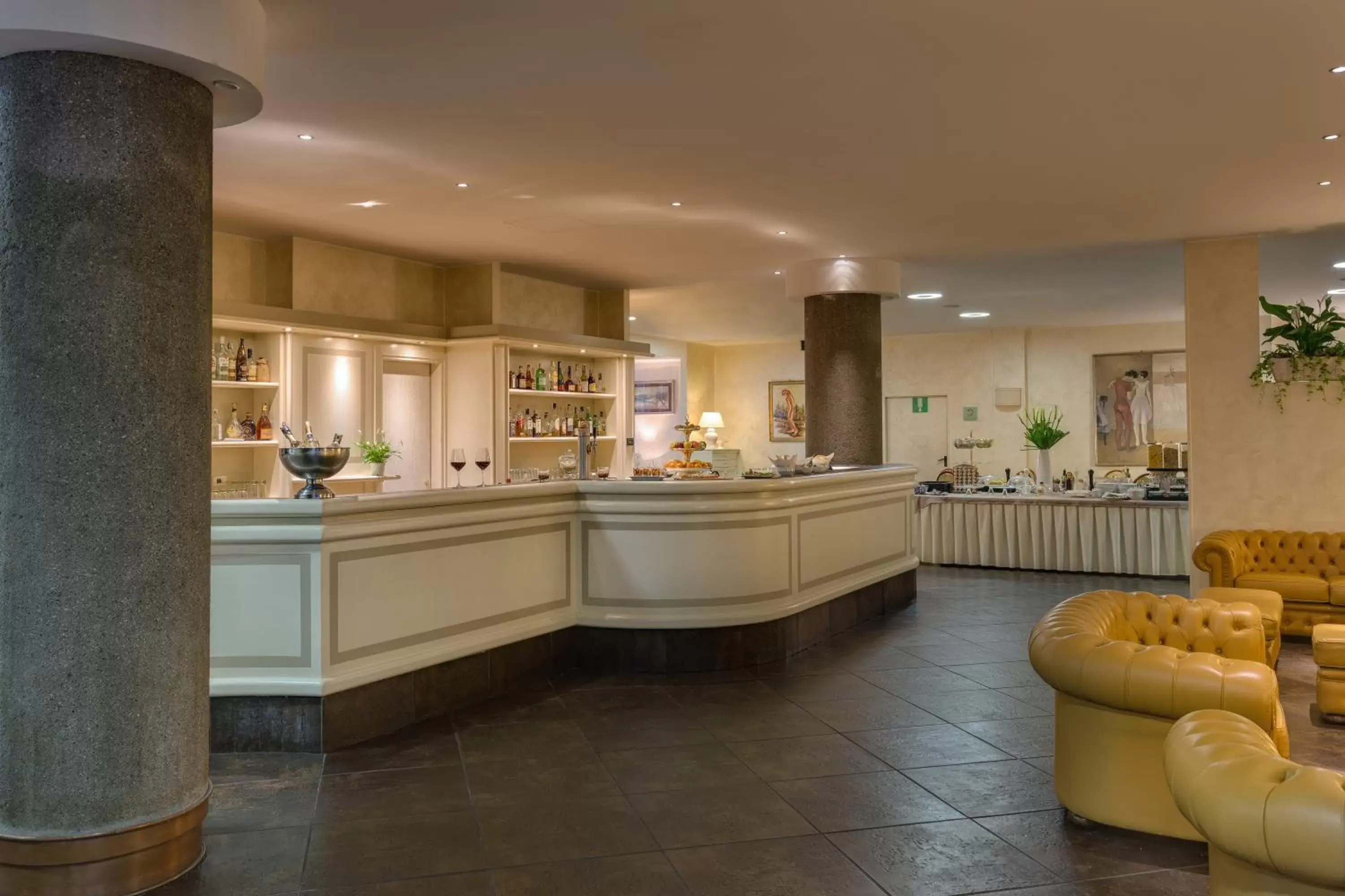 Lounge or bar, Lobby/Reception in Hotel Continental Brescia