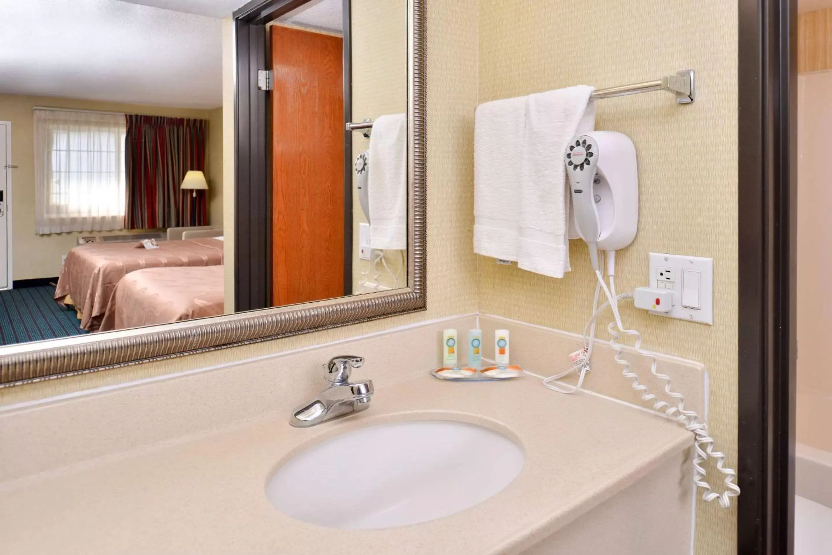 Bathroom in Quality Inn