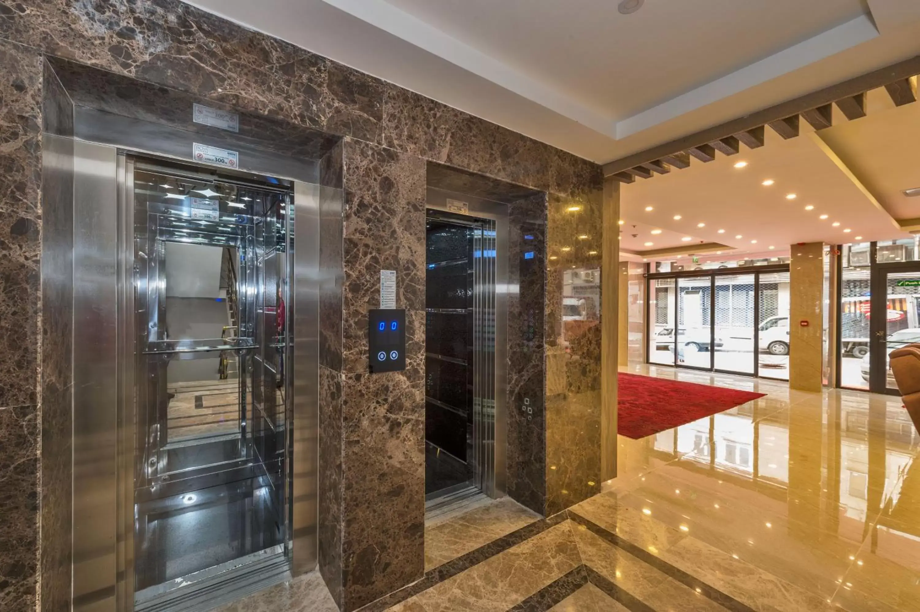 Facade/entrance, Lobby/Reception in Grand Palace Hotel