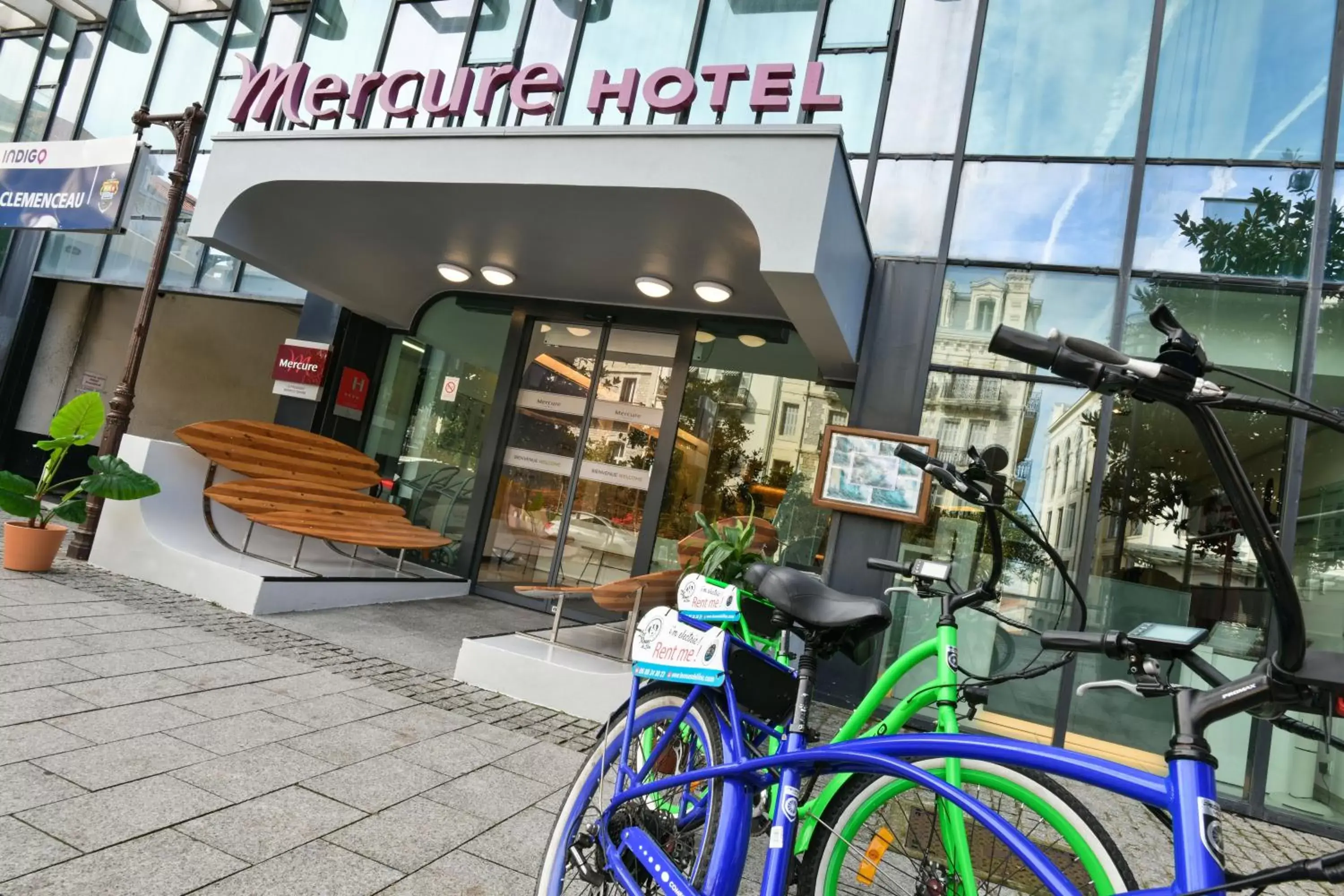 Facade/entrance in Mercure Président Biarritz Plage