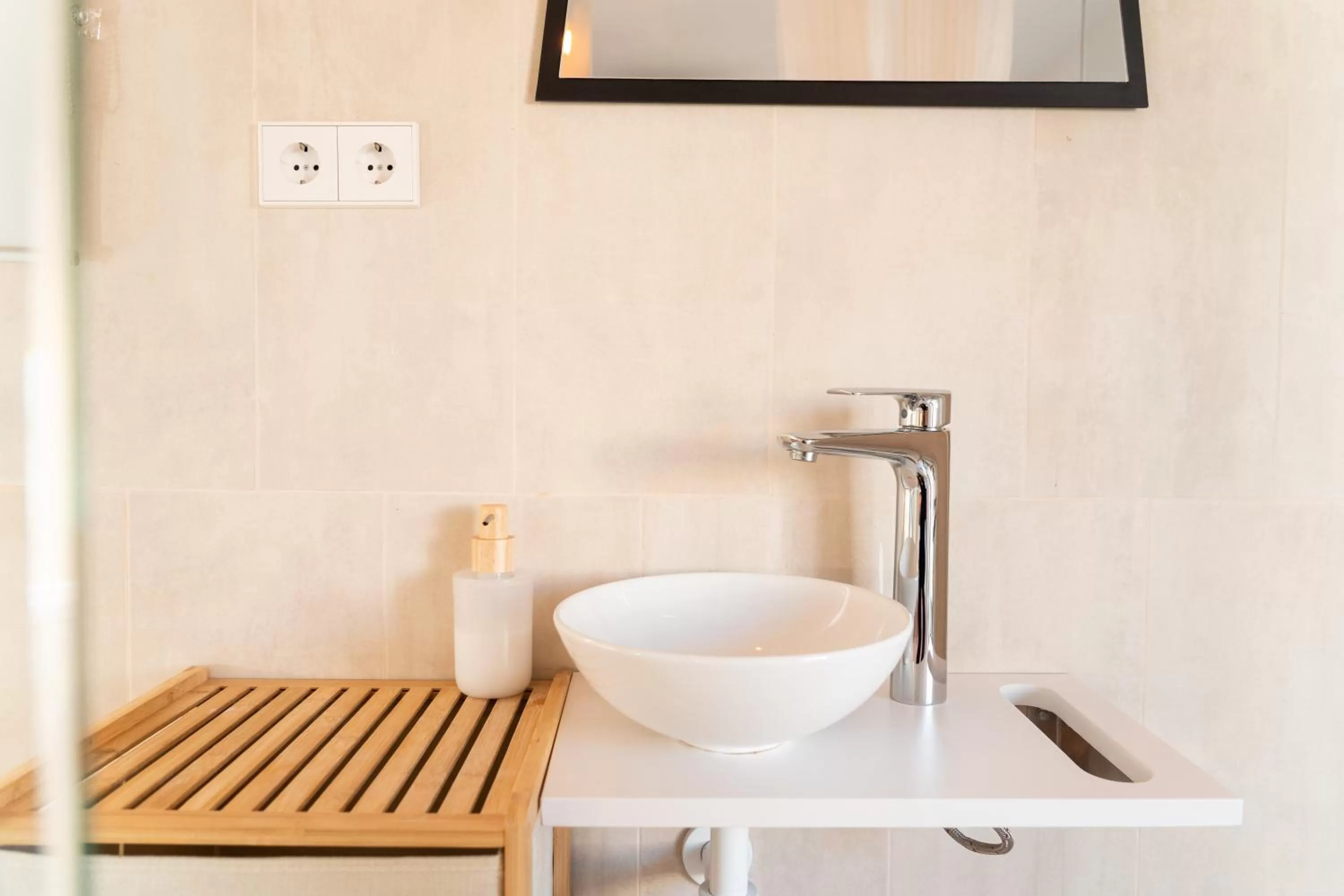 Bathroom in Sitges Beach Hostal