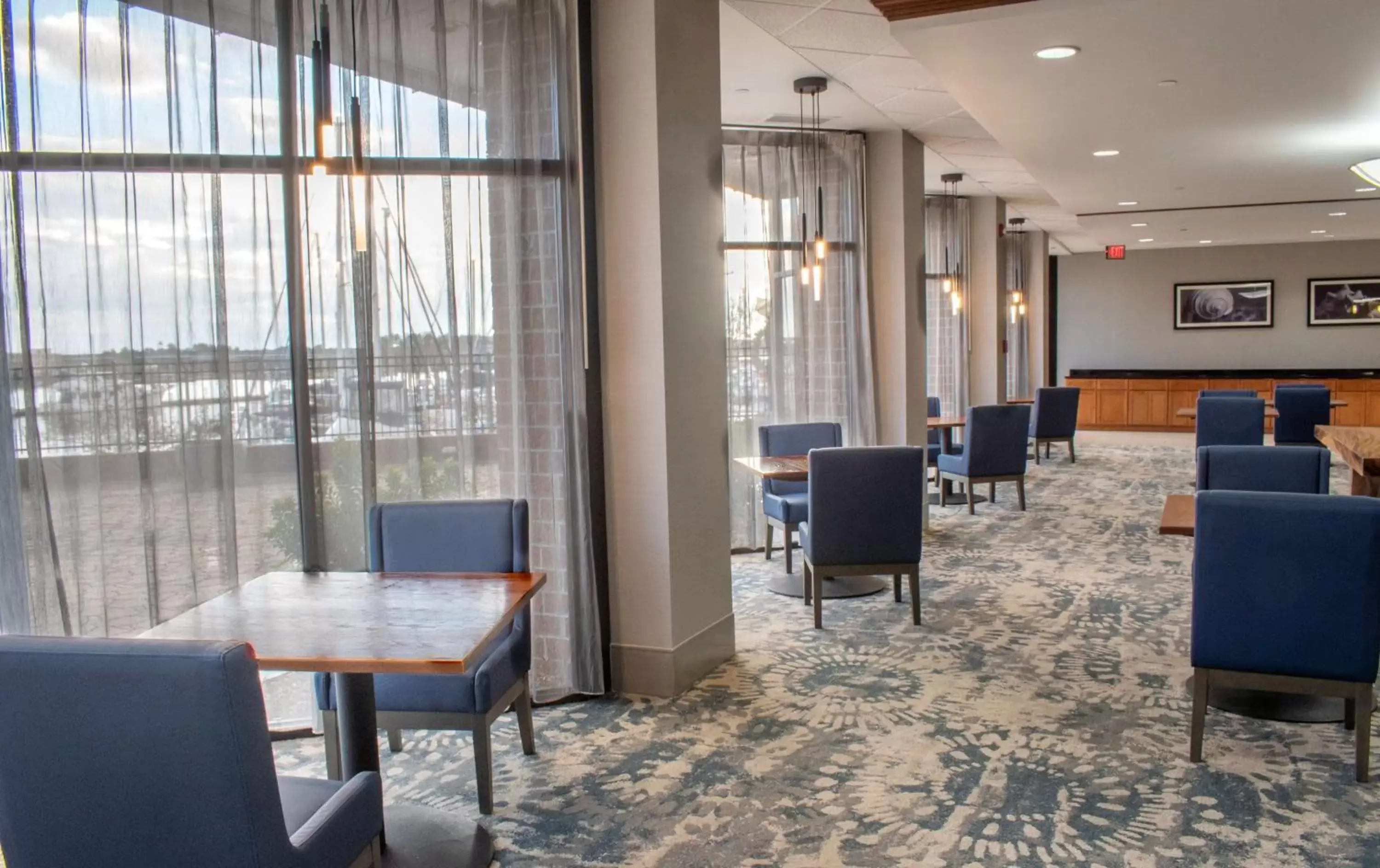 Restaurant/places to eat, Seating Area in DoubleTree by Hilton New Bern - Riverfront