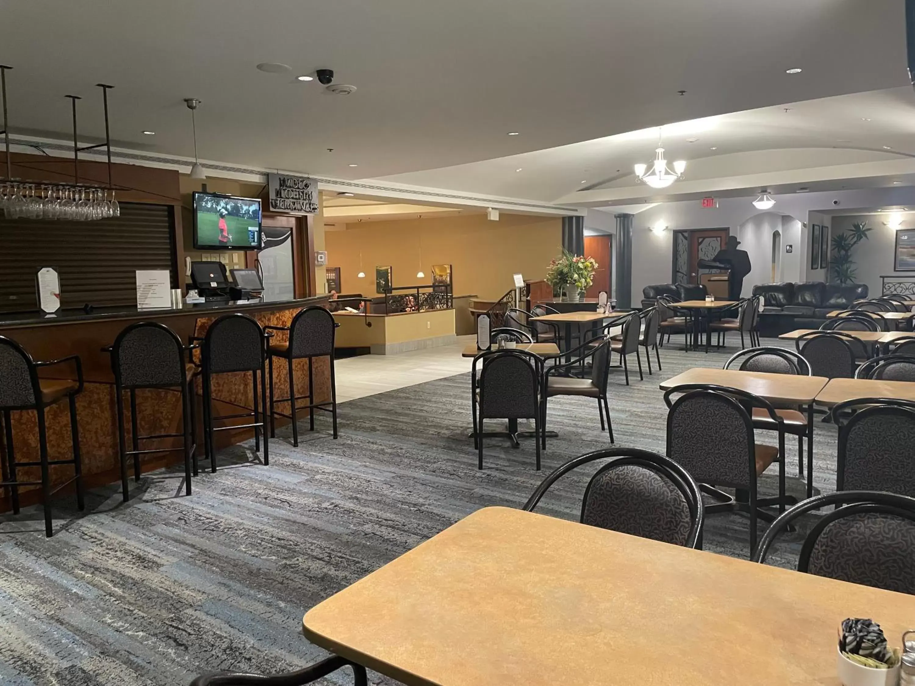 Lounge or bar, Restaurant/Places to Eat in Victoria Inn Hotel and Convention Center Winnipeg