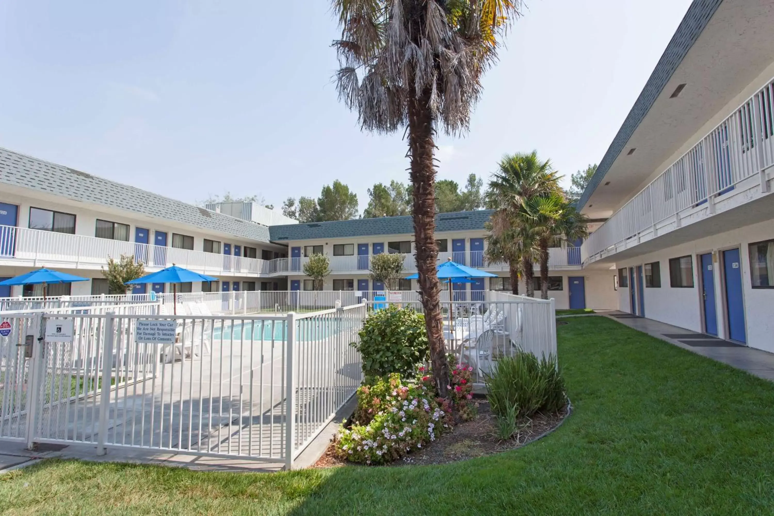 Property building, Garden in Motel 6 Davis-Near UC Davis