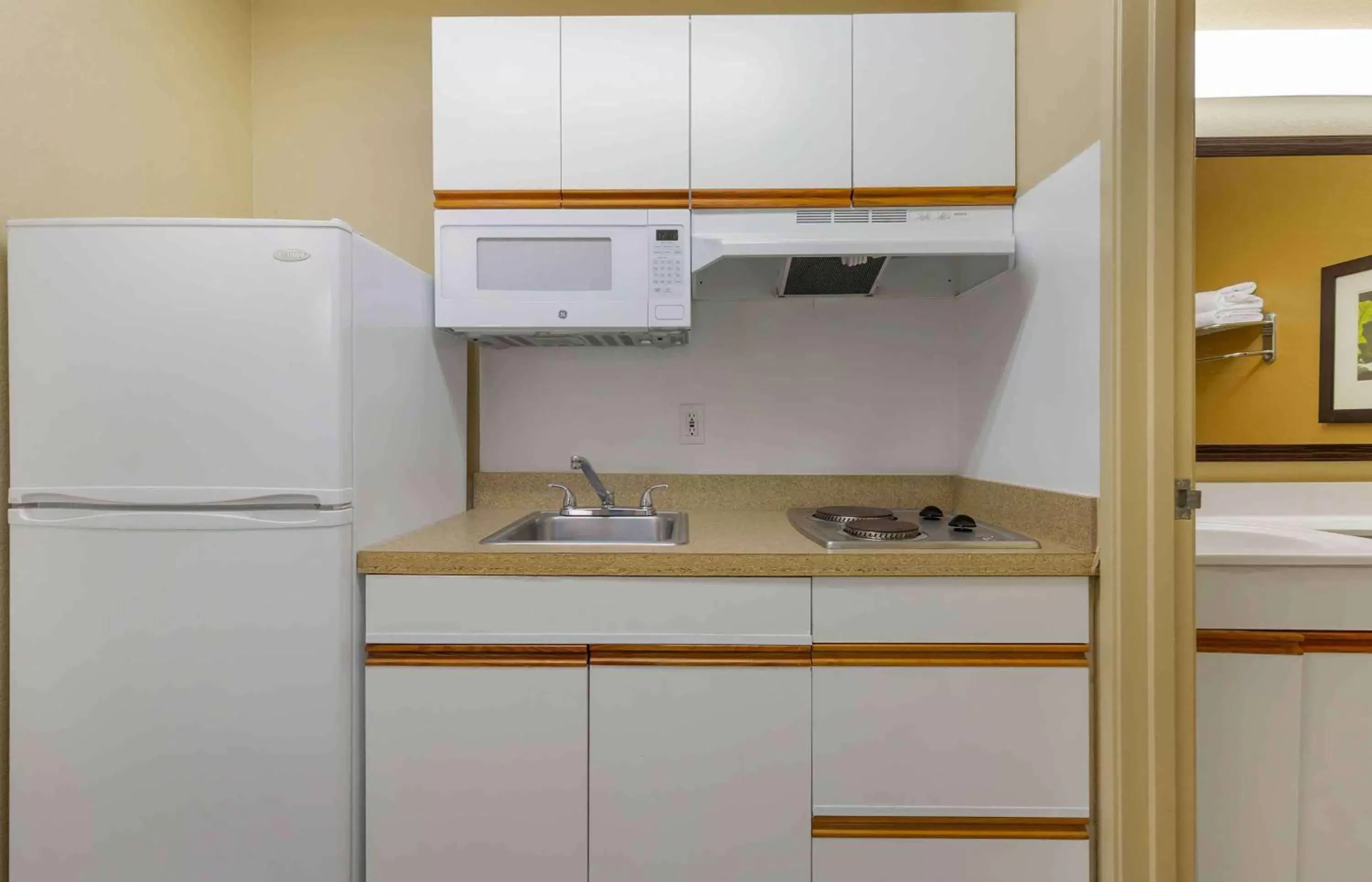 Bedroom, Kitchen/Kitchenette in Extended Stay America Suites - Washington, DC - Sterling - Dulles