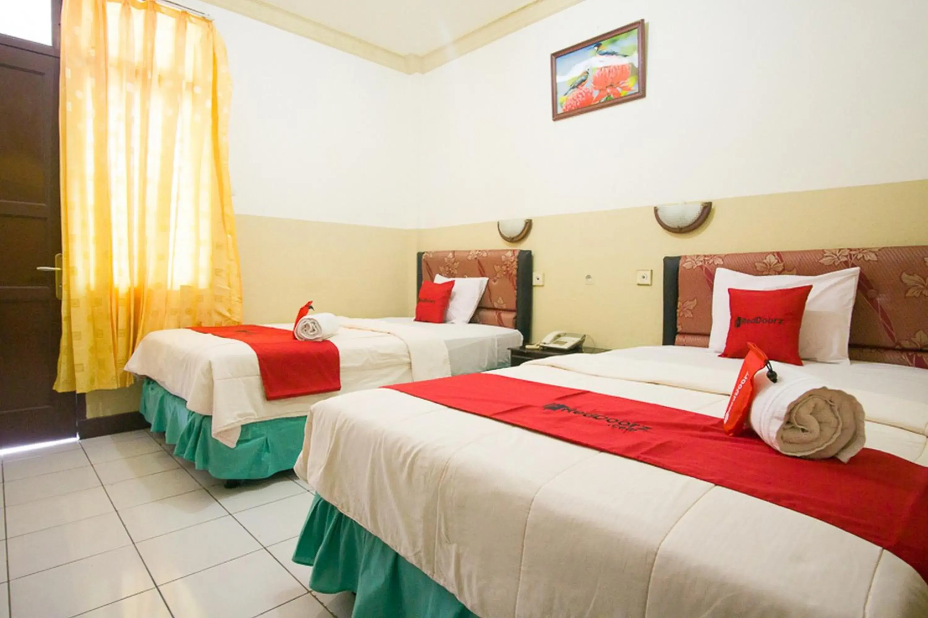 Bed in RedDoorz plus near Pelabuhan Bitung