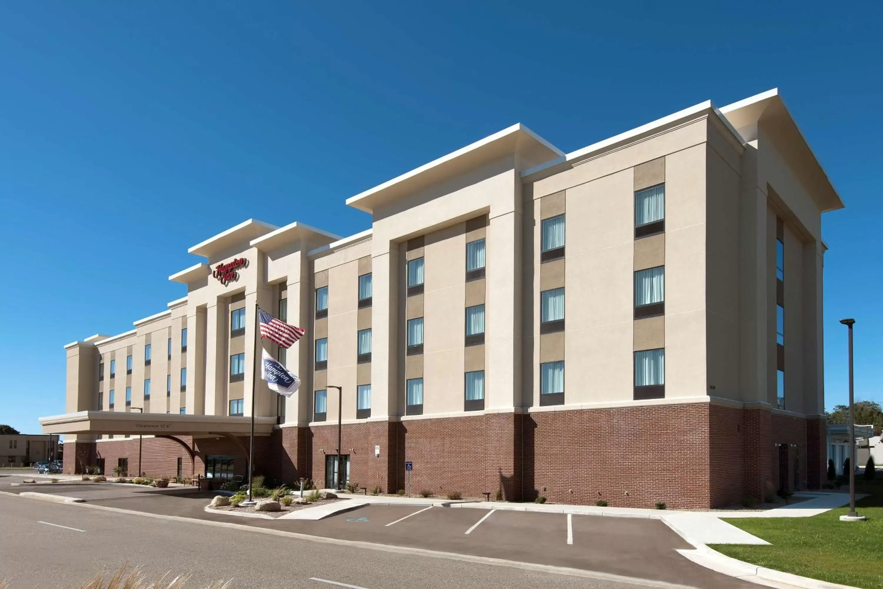 Property Building in Hampton Inn Kalamazoo