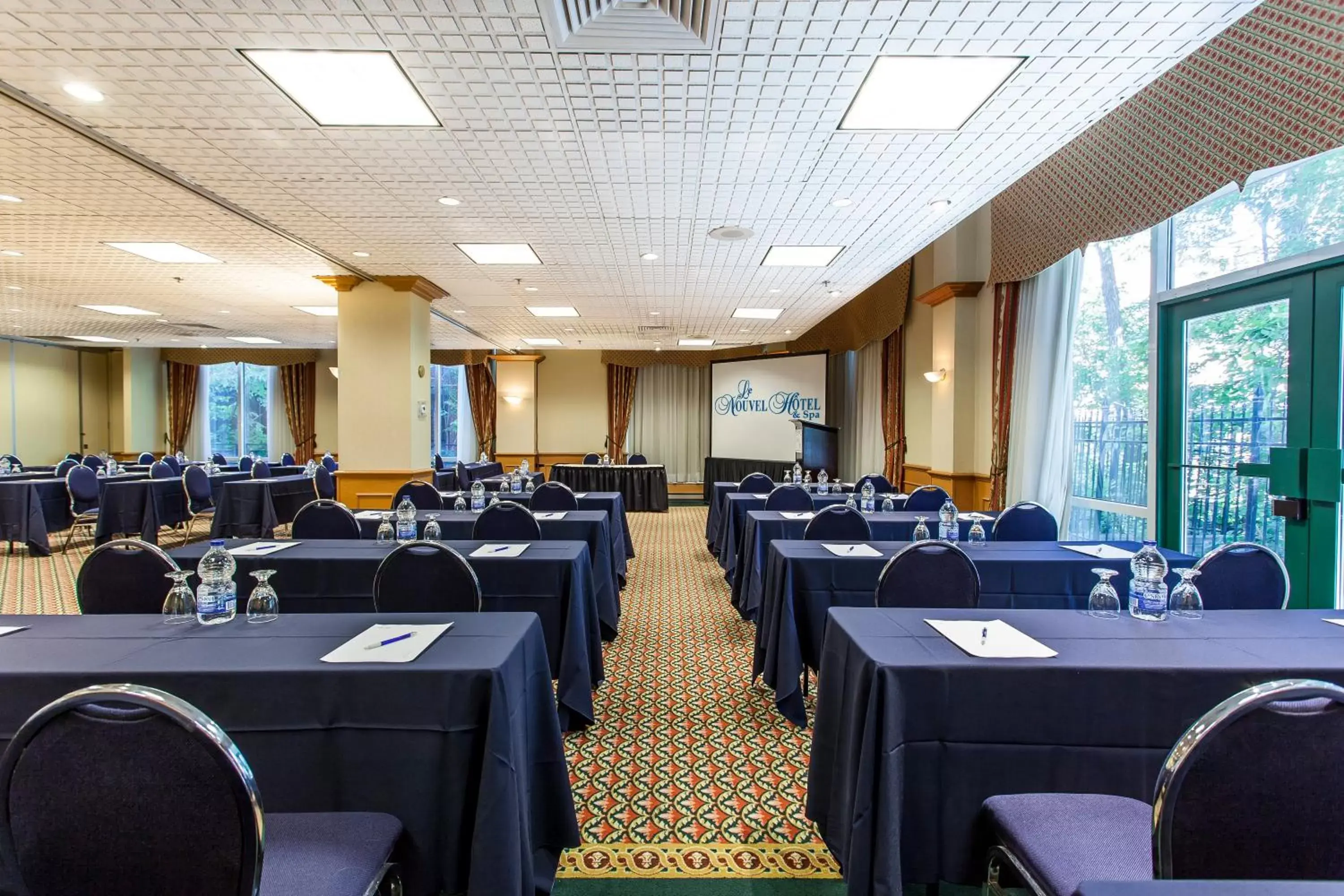 Banquet/Function facilities, Business Area/Conference Room in Le Nouvel Hotel