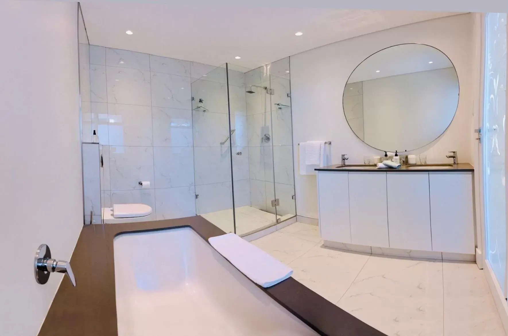 Shower, Bathroom in The Clarendon - Bantry Bay