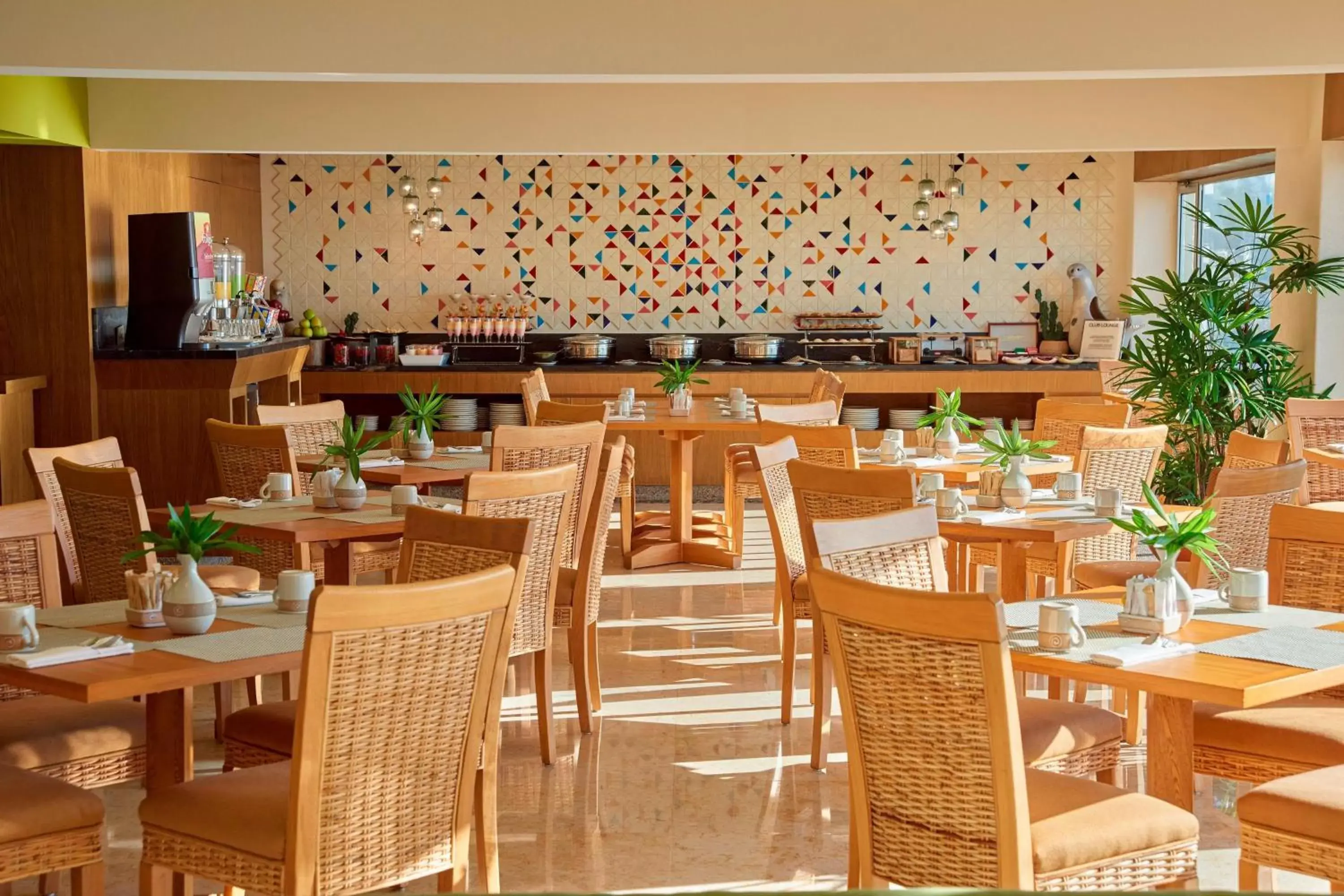Lounge or bar, Restaurant/Places to Eat in Sheraton Buganvilias Resort & Convention Center