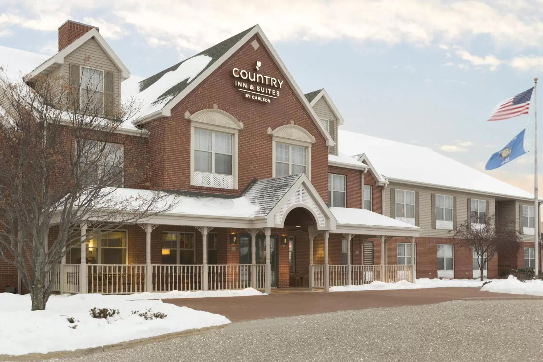 Facade/entrance, Winter in Country Inn & Suites by Radisson, Wausau, WI