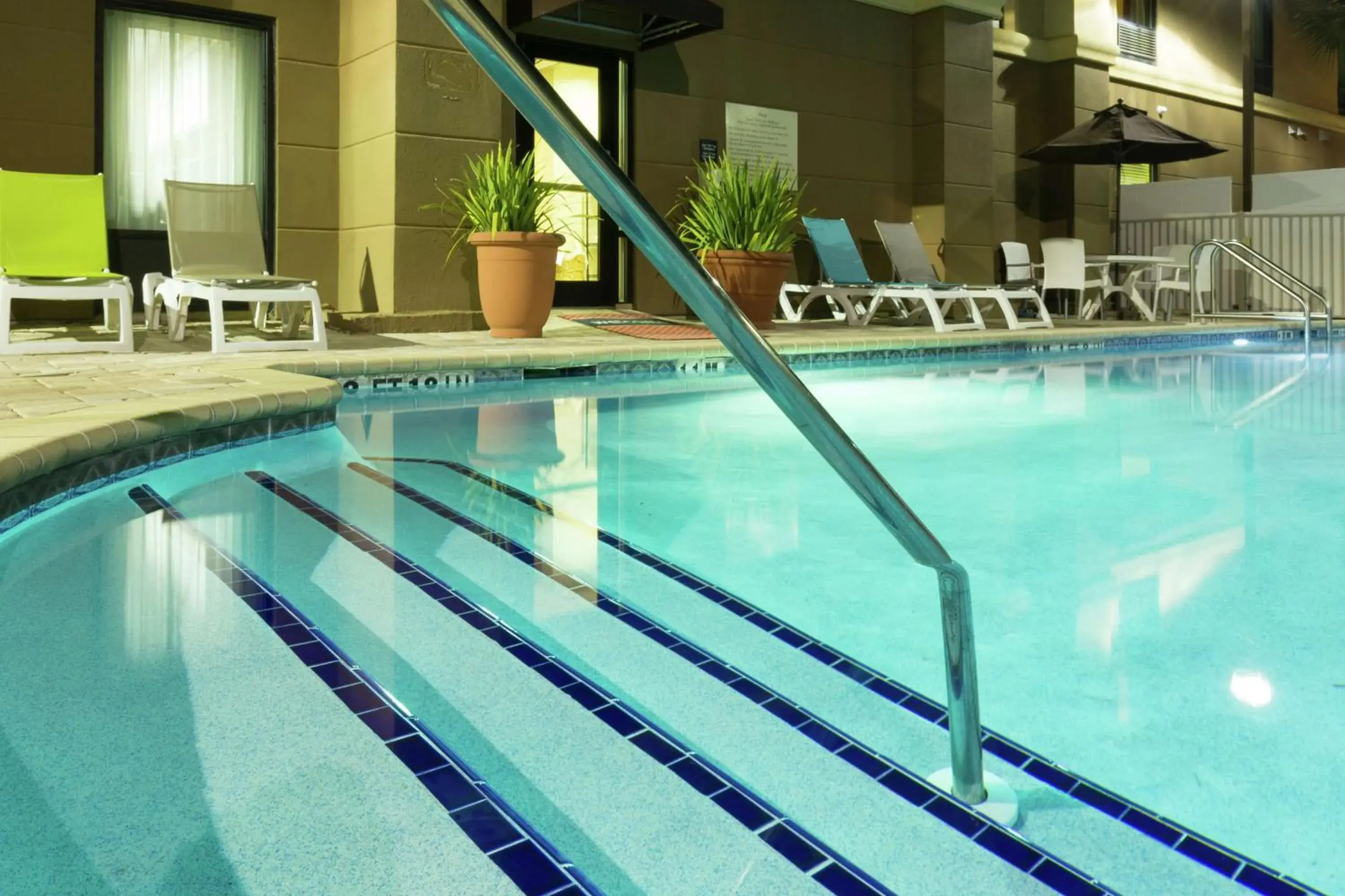 Property building, Swimming Pool in Hampton Inn & Suites Jacksonville-Airport