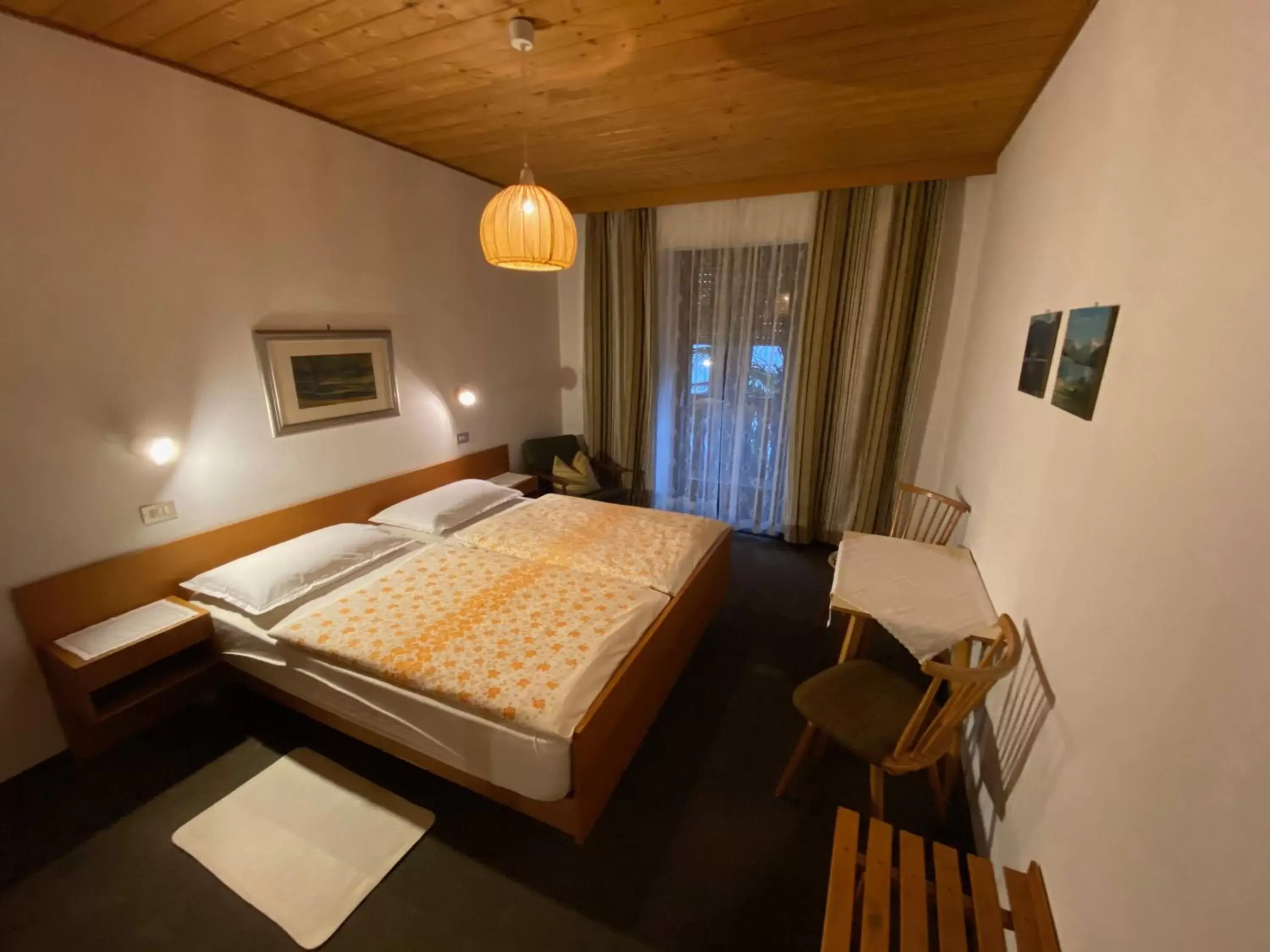 Photo of the whole room, Bed in Gasthof Albergo Ressmair