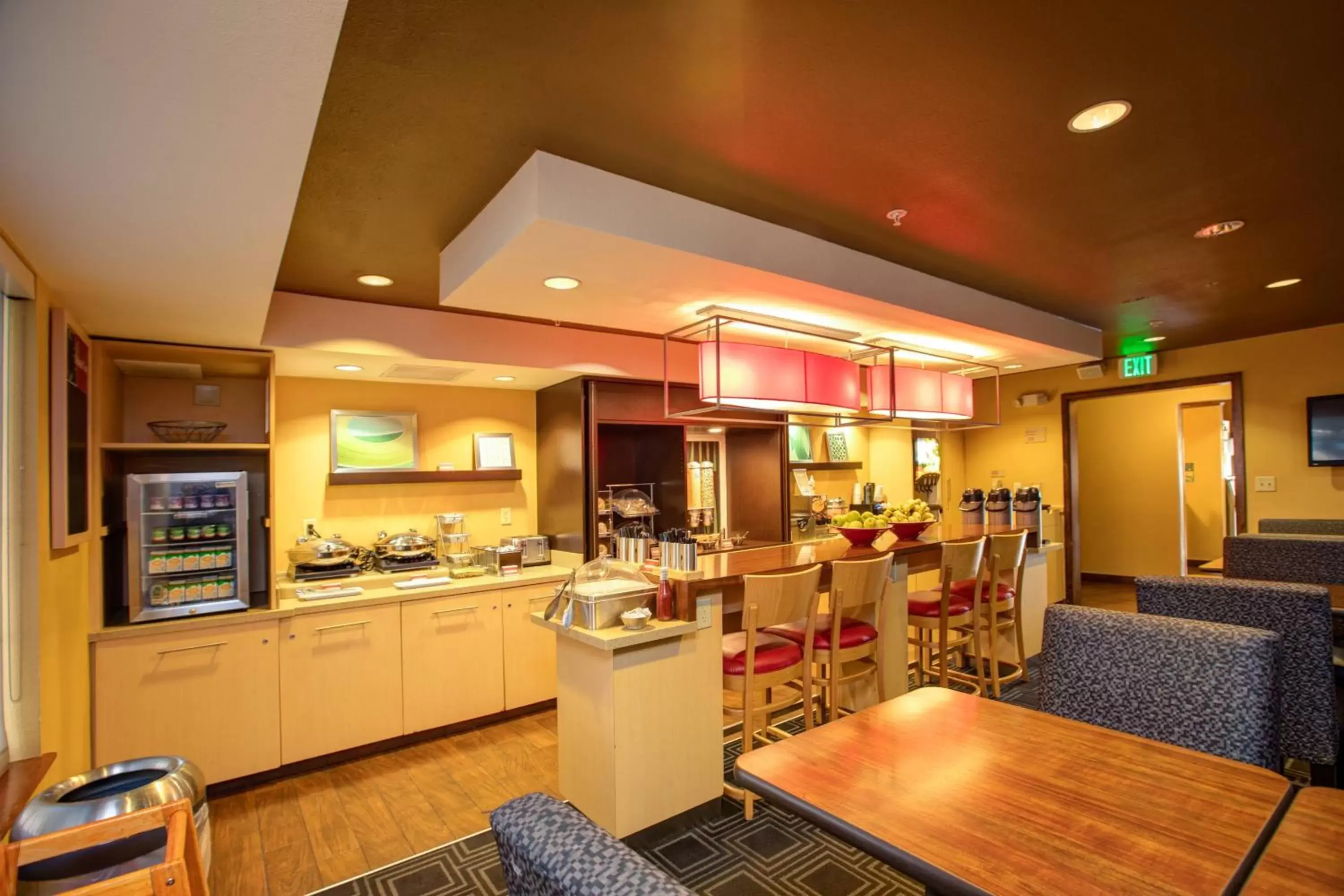 Breakfast, Restaurant/Places to Eat in TownePlace Suites Colorado Springs