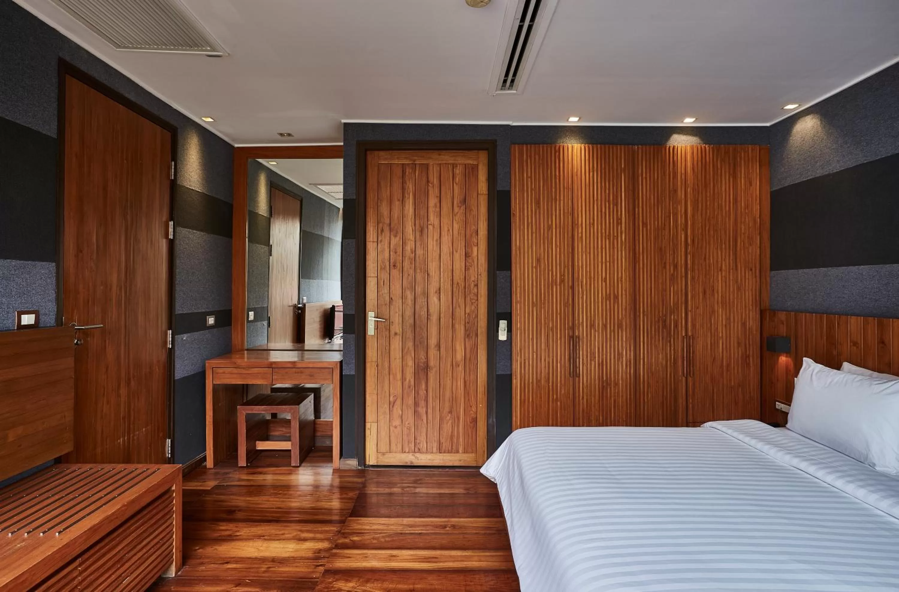 Bed in LUXX Langsuan Hotel - SHA Plus