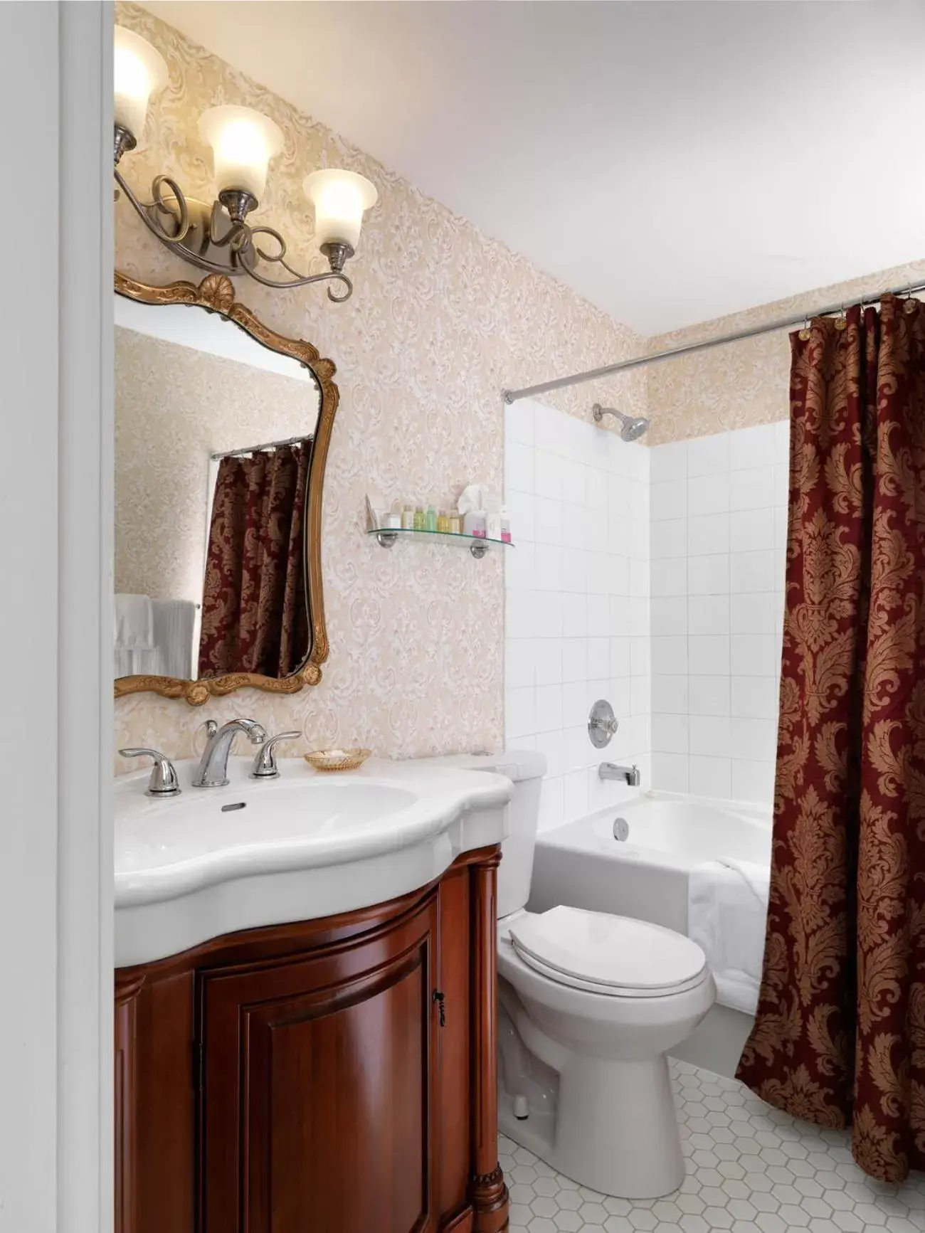 Bathroom in Pendray Inn and Tea House