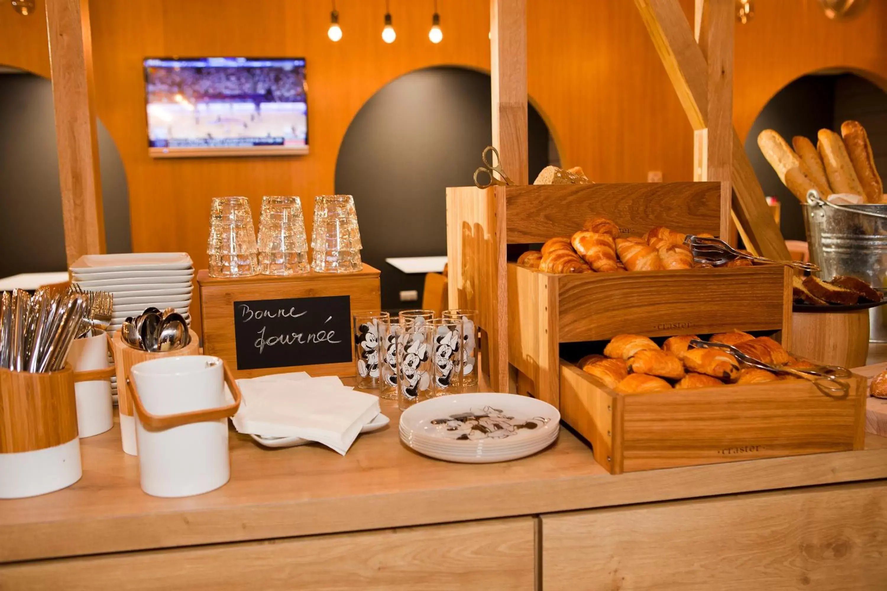 Buffet breakfast in ibis Styles Chalons en Champagne Centre