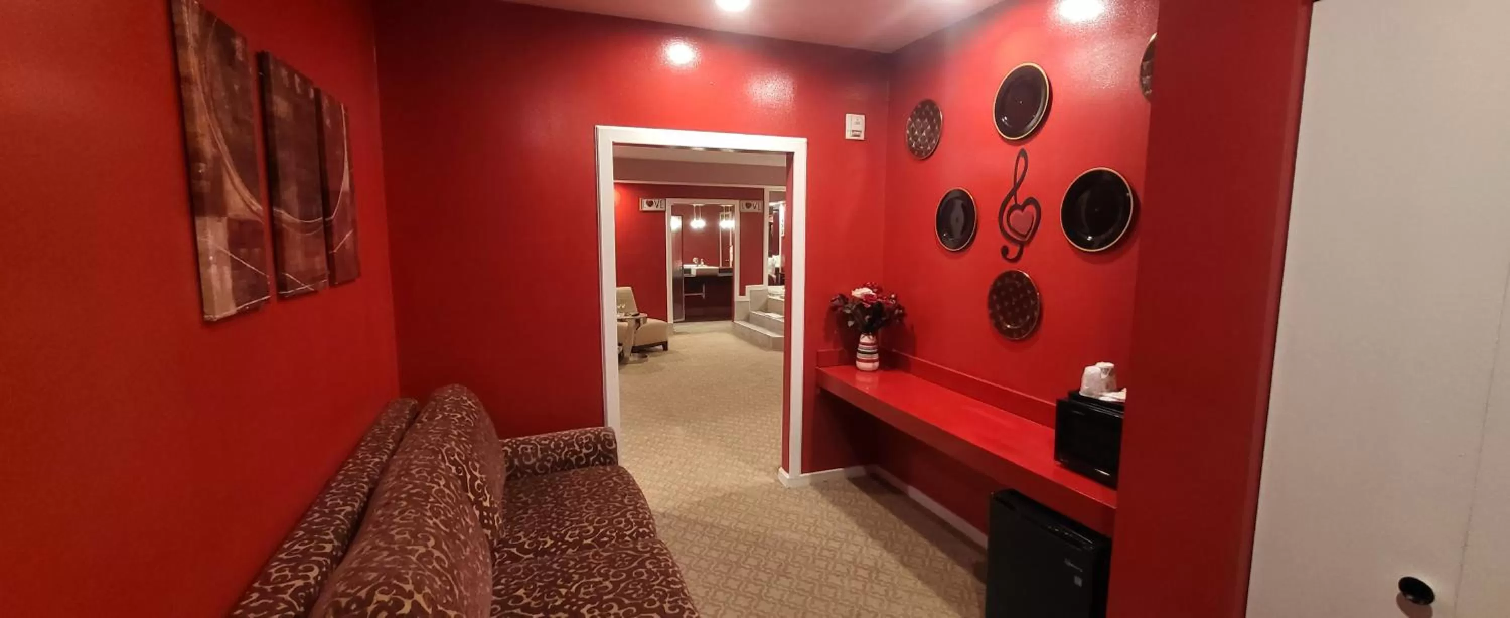 Decorative detail, Bed in Inn of the Dove - Romantic Luxury Suites with Jacuzzi & Seasonal Fireplace at Harrisburg-Hershey-Philadelphia, PA