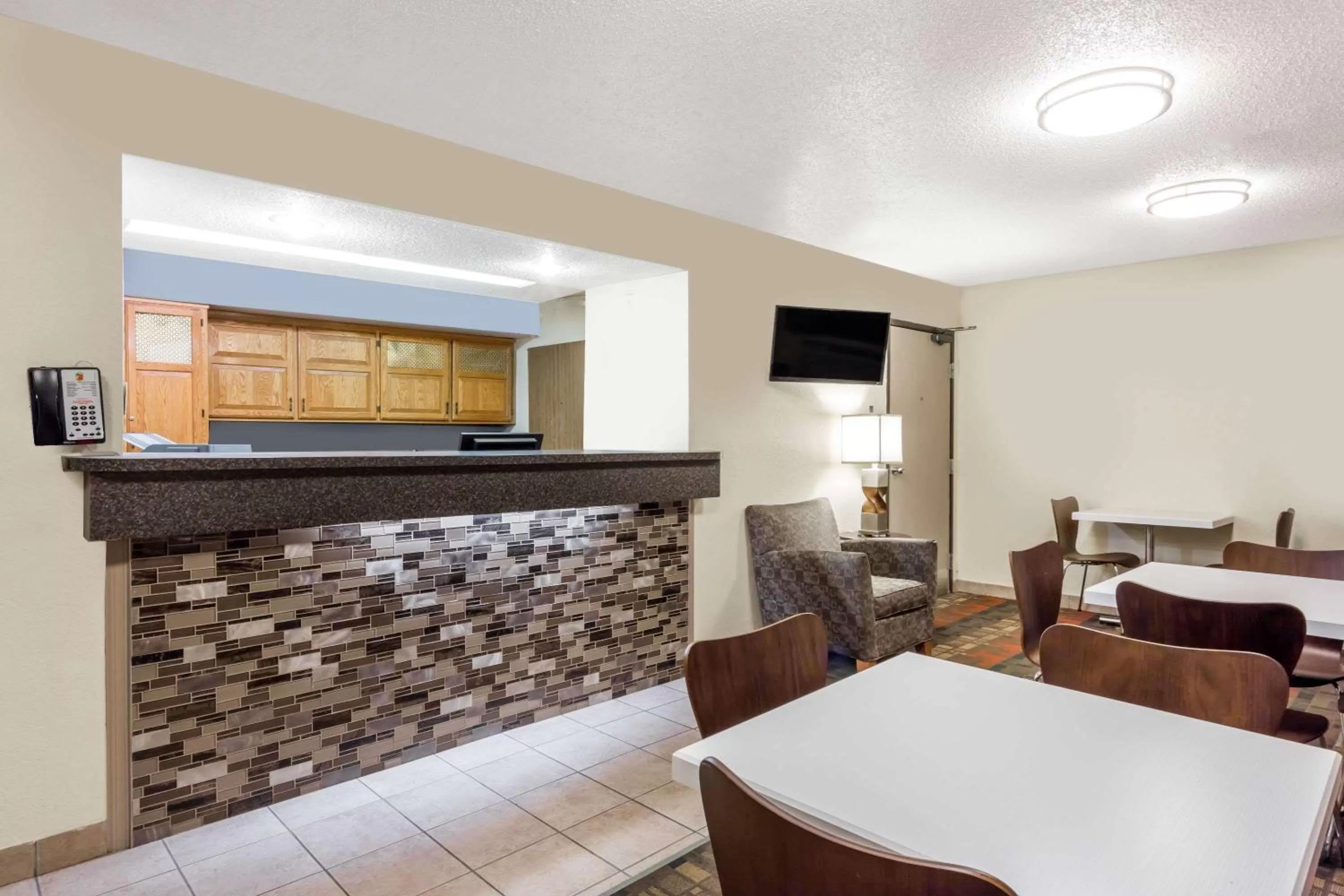 Lobby or reception in Super 8 by Wyndham Lewisburg