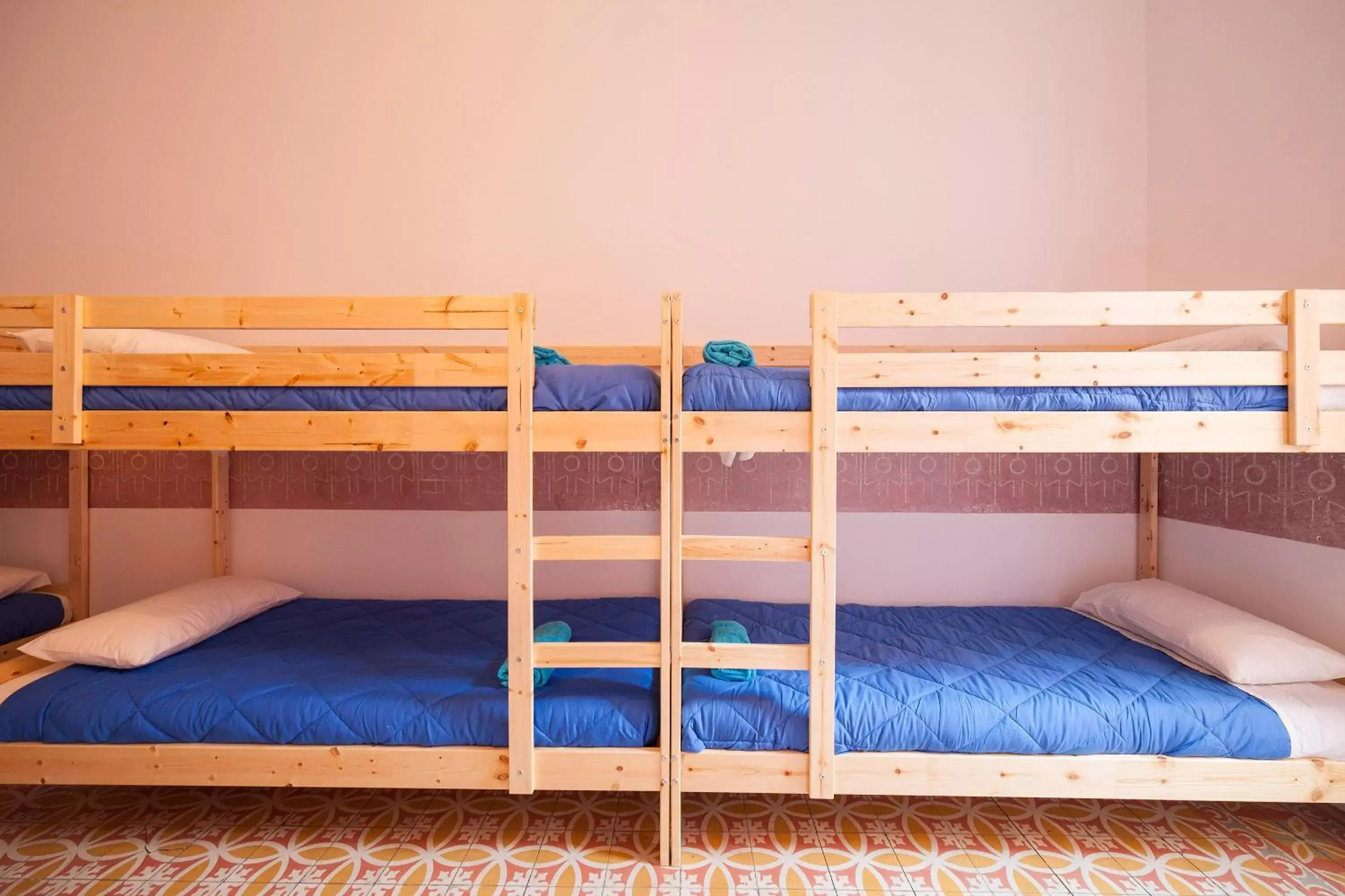 Bed in 6-Bed Mixed Dormitory Room in Bed in Girona Bed in 6-Bed Mixed Dormitory Room in Bed in Girona